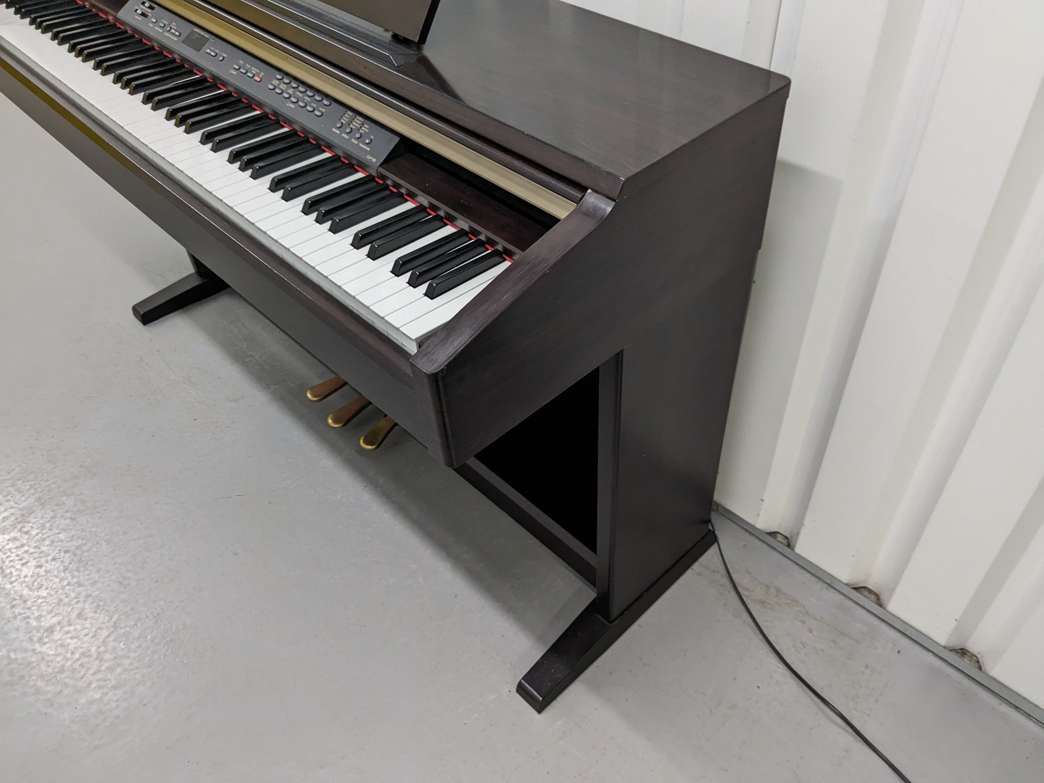 Yamaha Clavinova CLP-120 Digital Piano in dark rosewood stock
