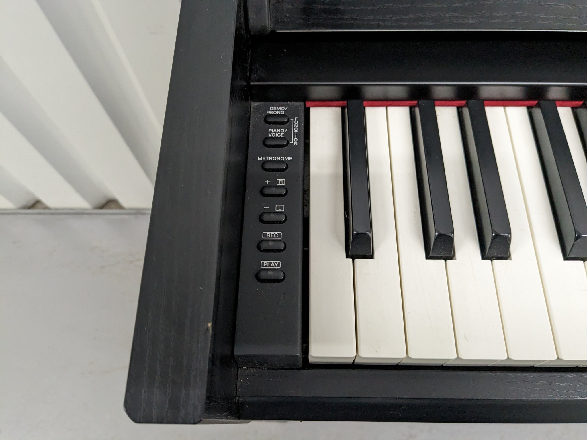 Yamaha Arius YDP-S52 black Digital Piano Slimline space
