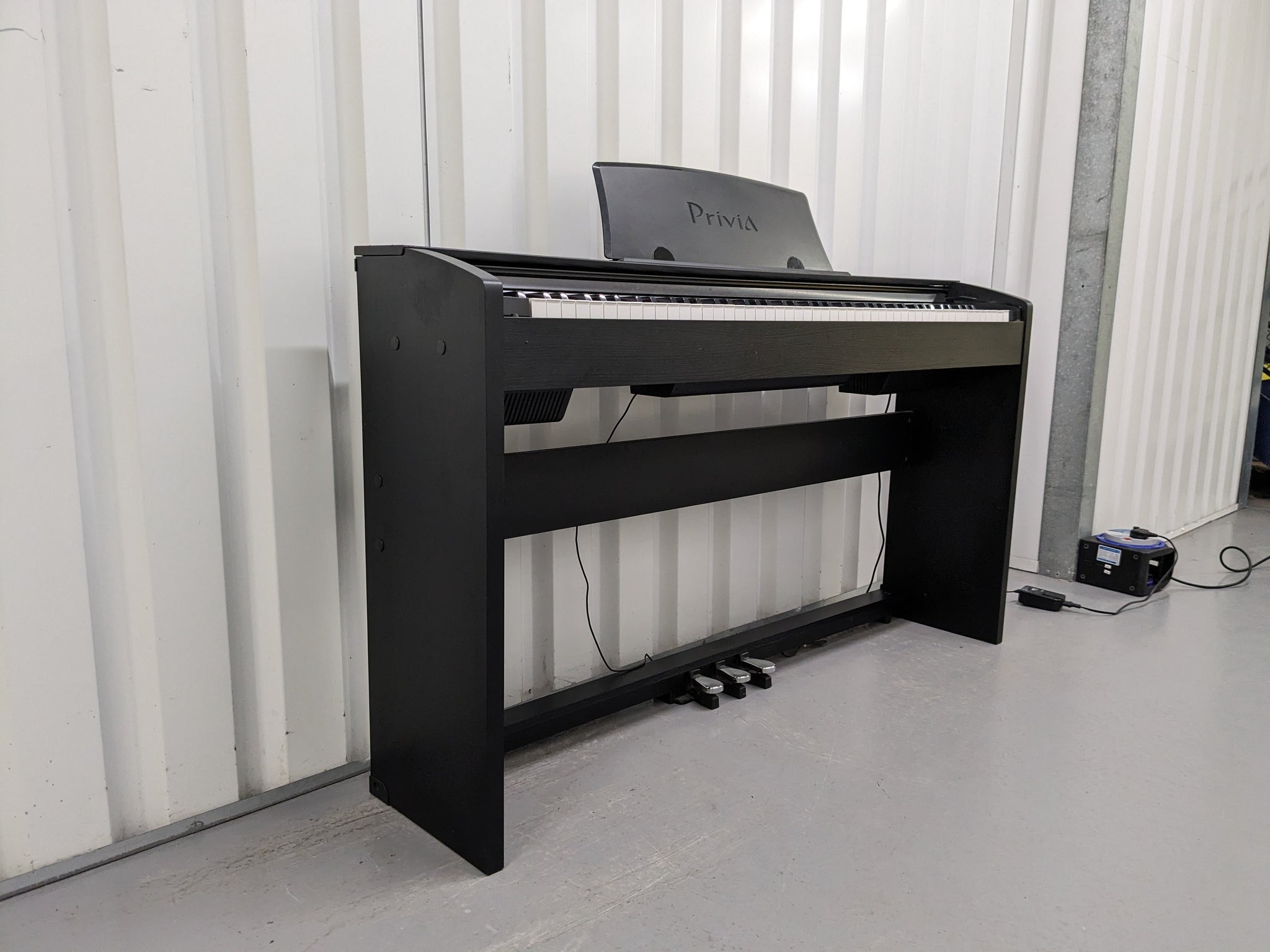 Casio Privia PX-735 Compact slimline Digital Piano in satin black Stoc –  Sulinda Music