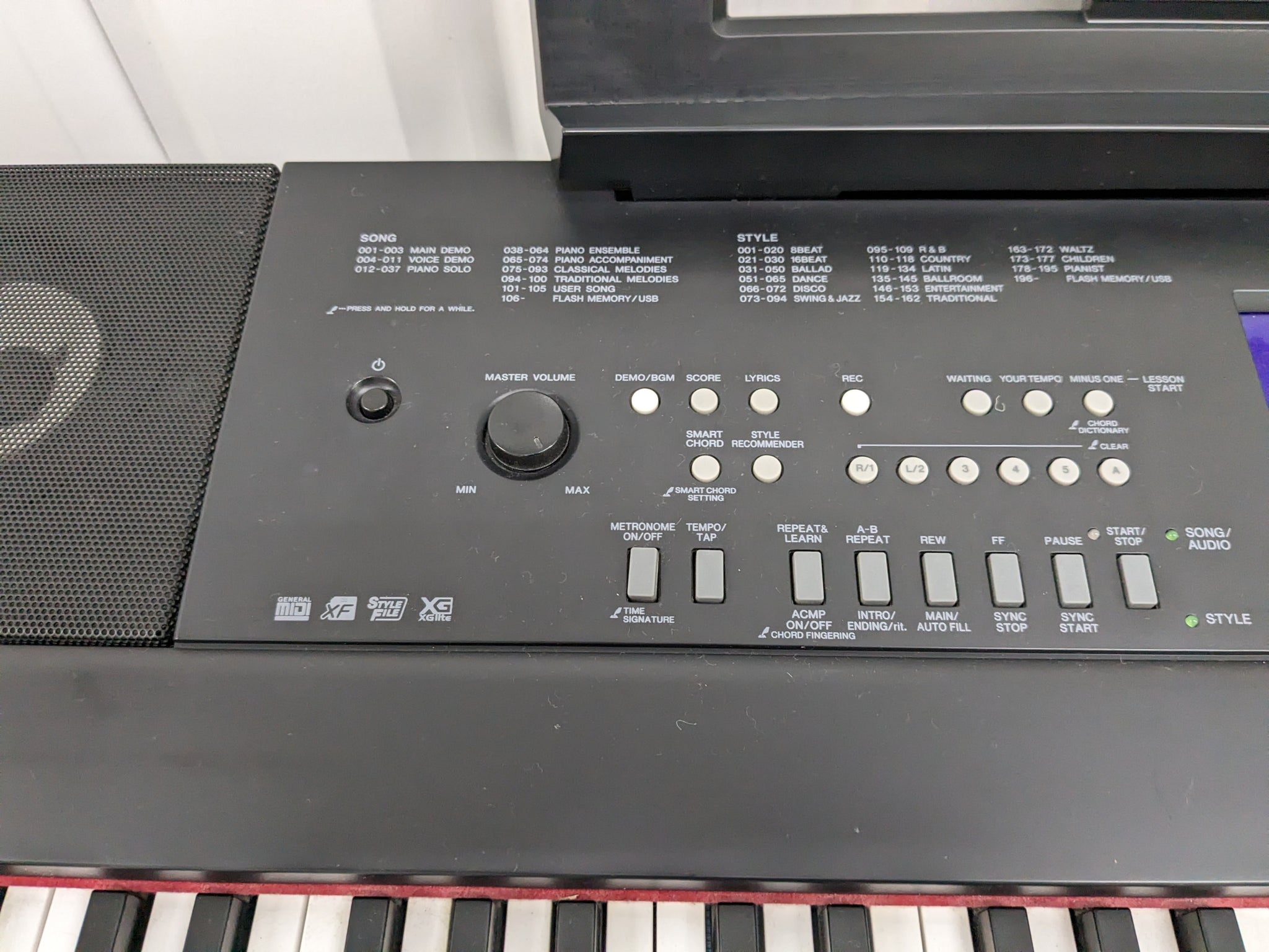 Yamaha DGX-650 black portable grand piano keyboard +stand + pedal