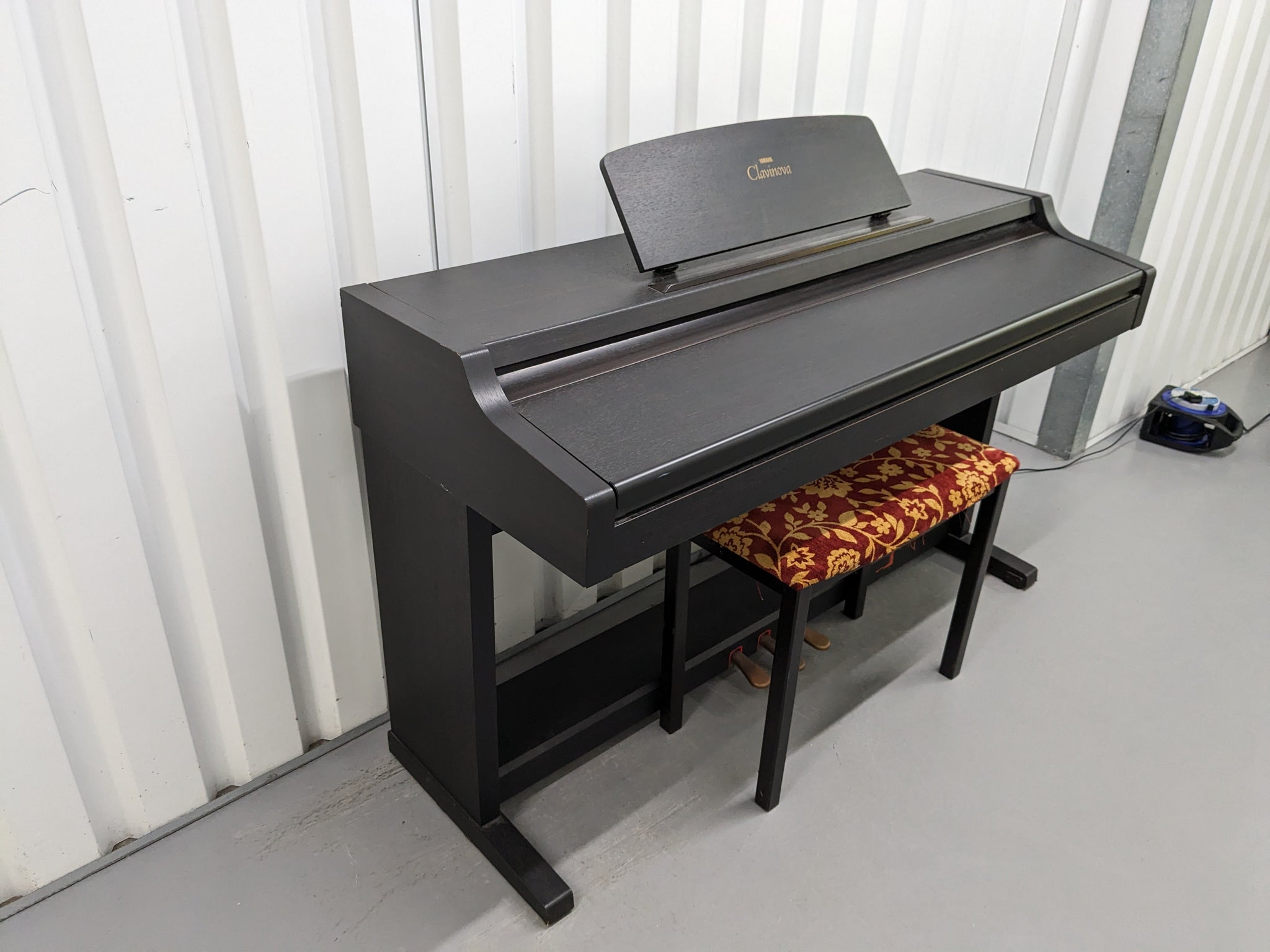Yamaha Clavinova CLP-411 Digital Piano and stool in dark rosewood