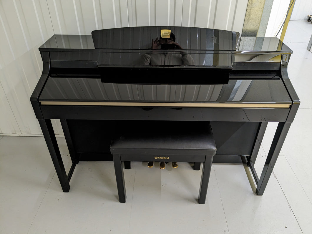YAMAHA CLAVINOVA CLP-380PE DIGITAL PIANO + STOOL GLOSSY BLACK stock nr 24174
