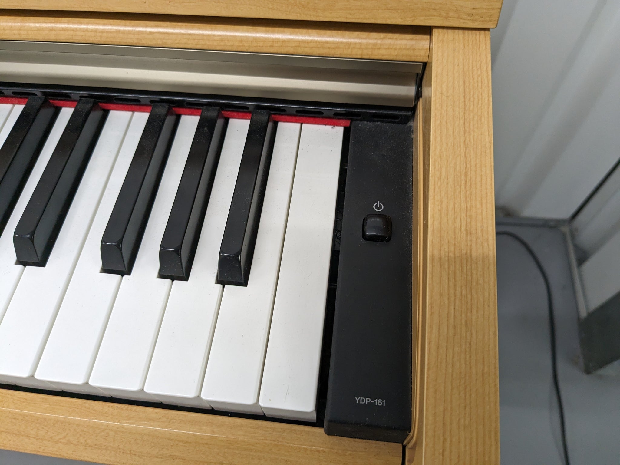 Yamaha Arius YDP-161 Digital Piano cherry wood clavinova keyboard