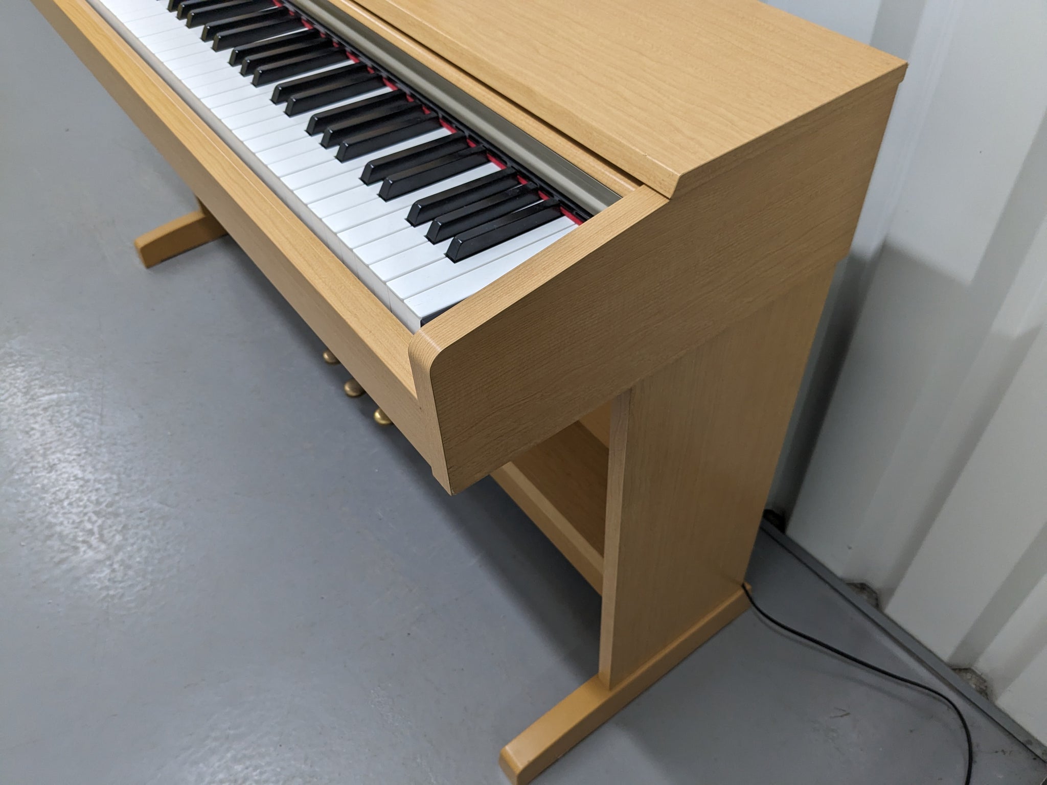 Yamaha Arius YDP-161 Digital Piano cherry wood clavinova keyboard