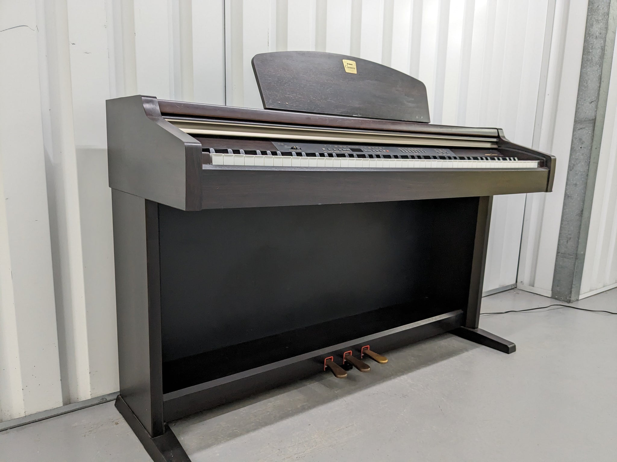 Yamaha Clavinova CLP-930 Digital Piano in dark rosewood stock