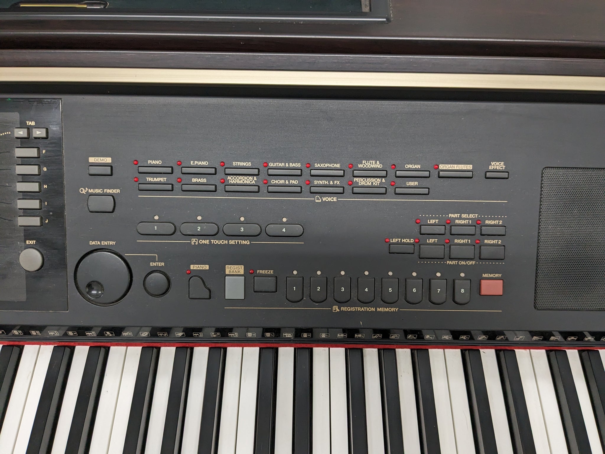 Yamaha Clavinova CVP-305 Digital Piano / arranger in dark rosewood