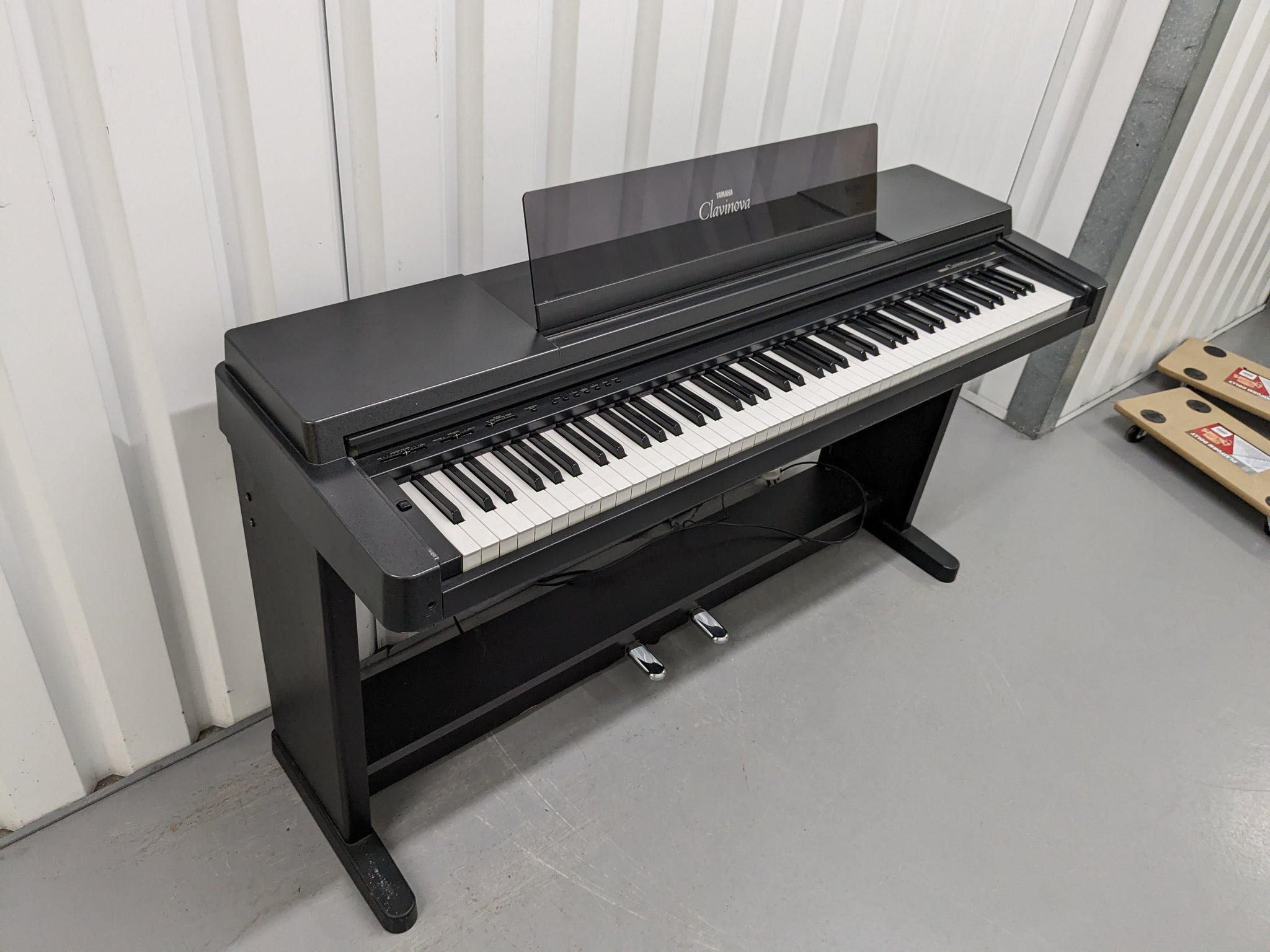 Yamaha Clavinova CLP-550 digital piano in black finish spares / repair 24208