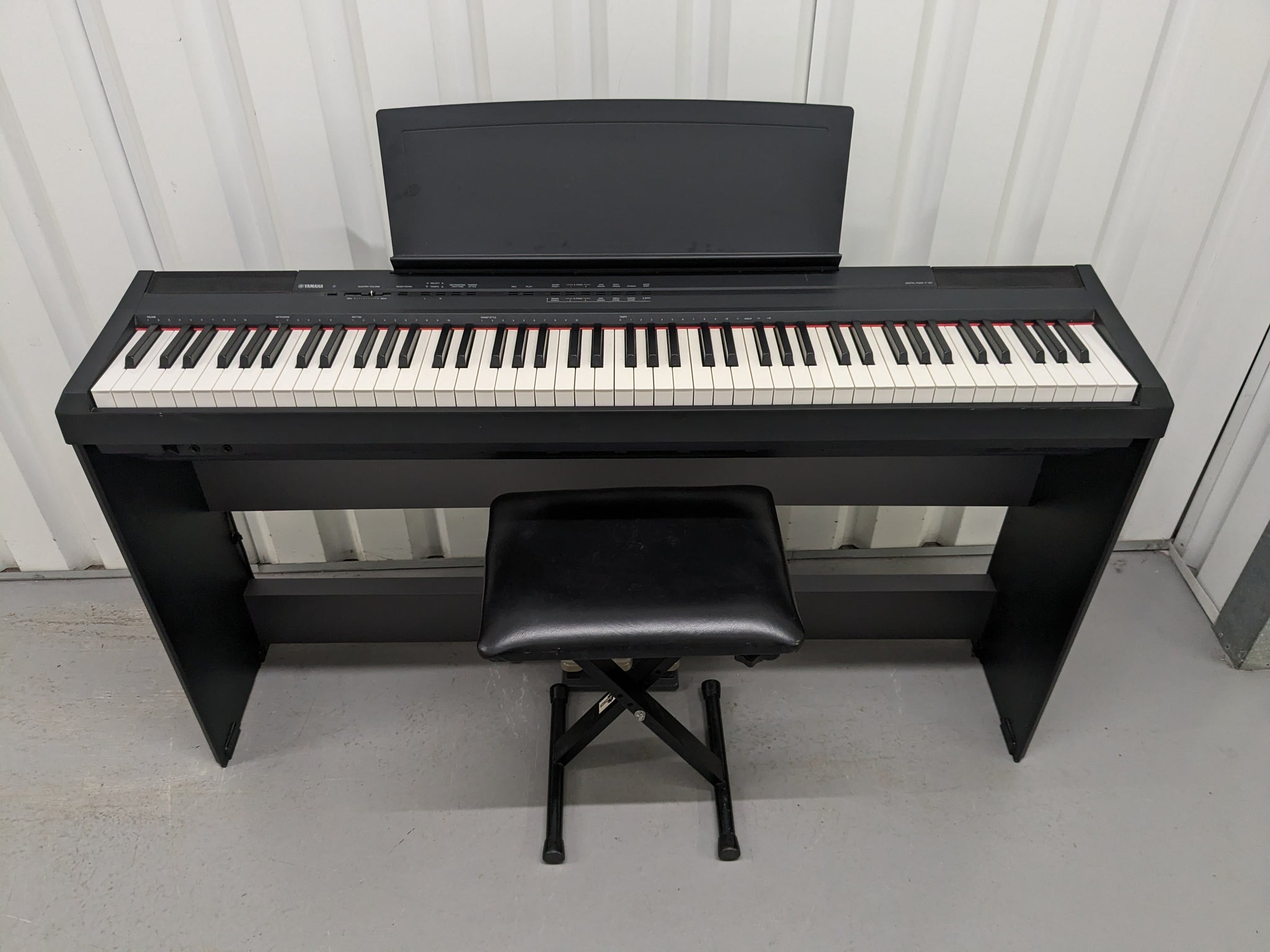 Yamaha P-105 digital portable piano and fixed stand 3 pedals black