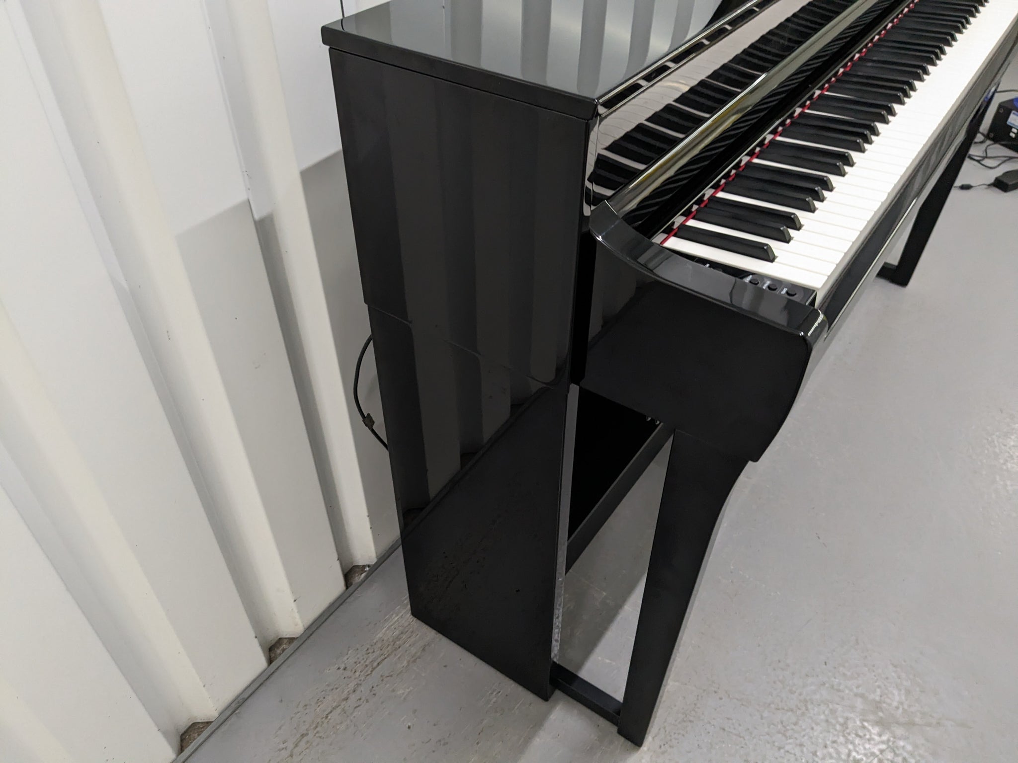 Yamaha Clavinova CLP-735 in polished ebony with stool and Yamaha Clavinova CLP-735 in polished ebony with stool and