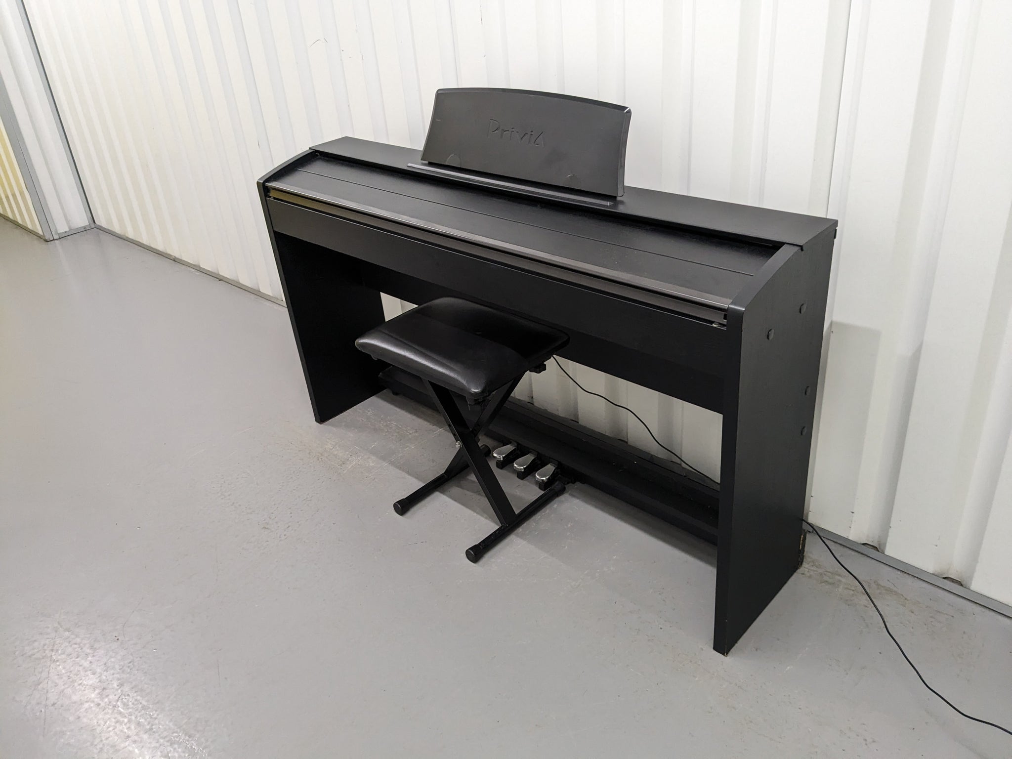 a*o様 大阪市内配送無料 激安 CASIO Privia PX-735BK 8 Casio Privia PX-735 Compact slimline Digital Piano + stool in