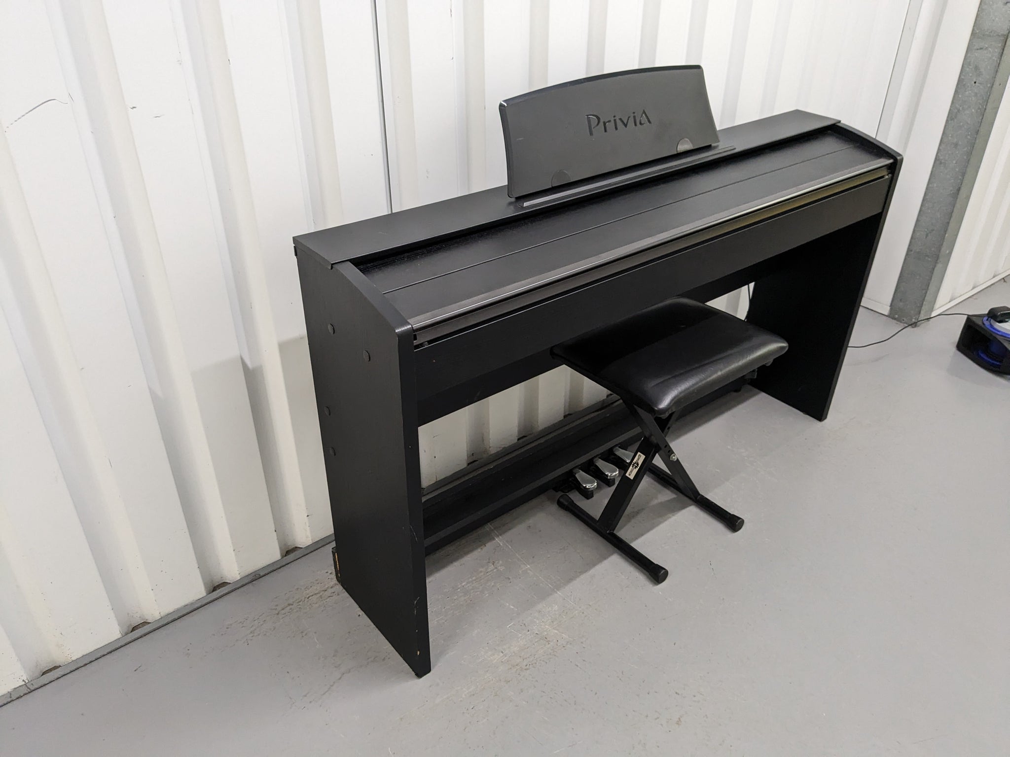 Casio Privia PX-735 Compact slimline Digital Piano + stool in