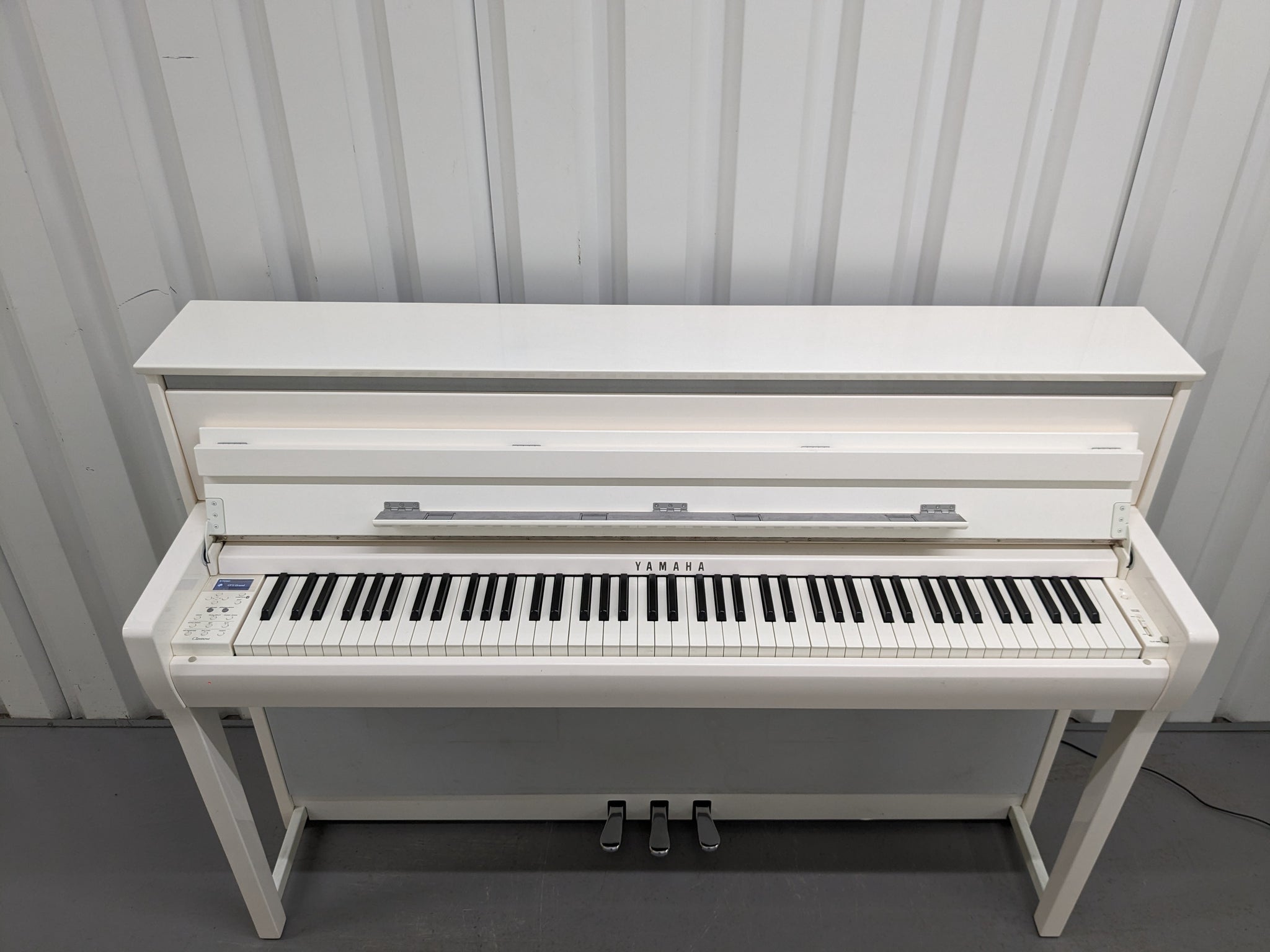Clavinova CLP-685PE　美品 ヤマハ CLP-685PE 黒鏡面艶出し 中古 2019年製 YAMAHA Clavinova