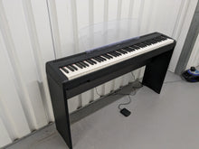 Load image into Gallery viewer, Yamaha P95 digital portable piano and fixed stand in black finish stock #24231
