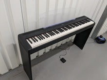 Load image into Gallery viewer, Yamaha P95 digital portable piano and fixed stand in black finish stock #24231
