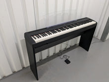 Load image into Gallery viewer, Yamaha P95 digital portable piano and fixed stand in black finish stock #24241
