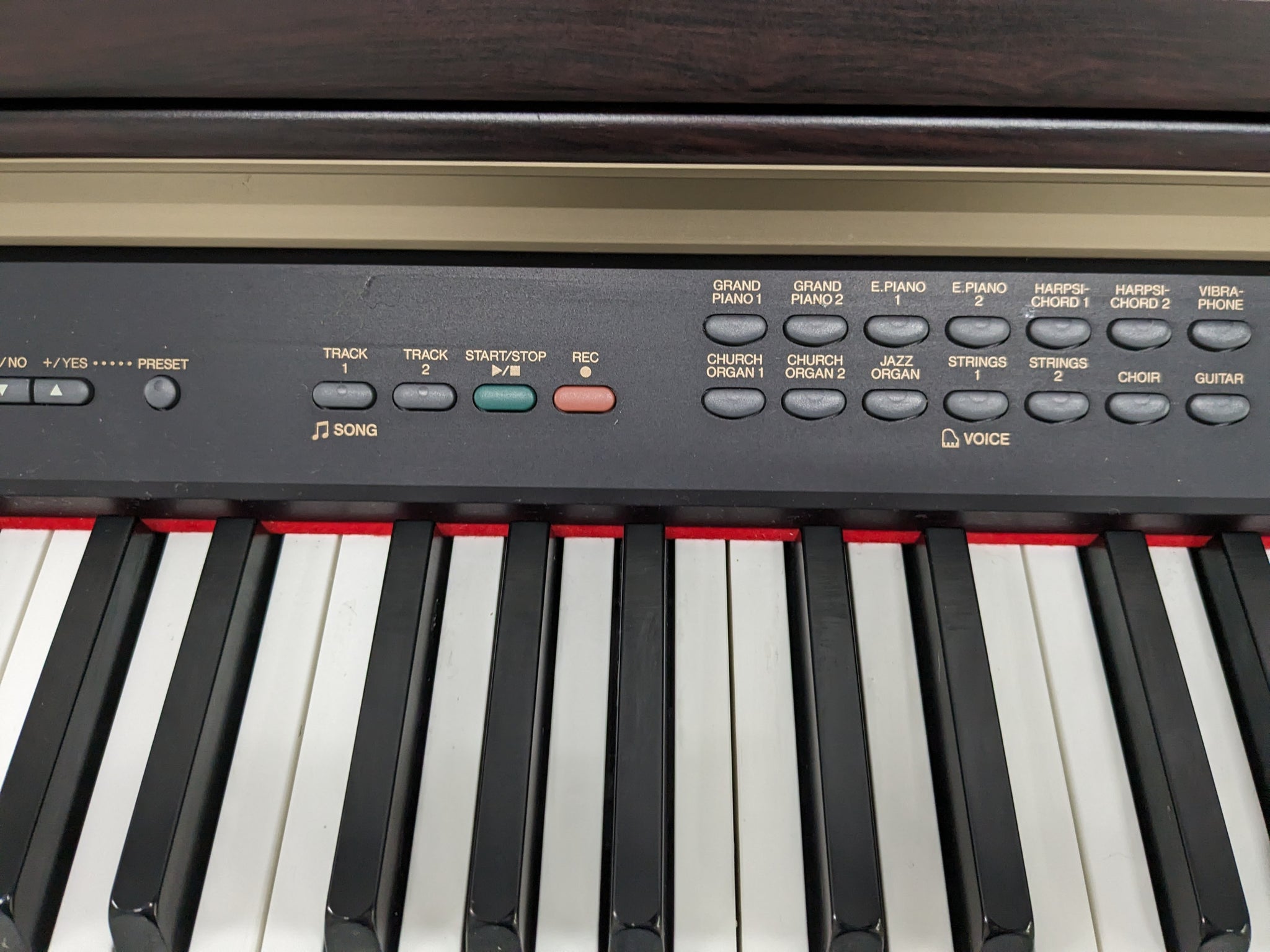Yamaha Clavinova CLP-120 Digital Piano in dark rosewood stock