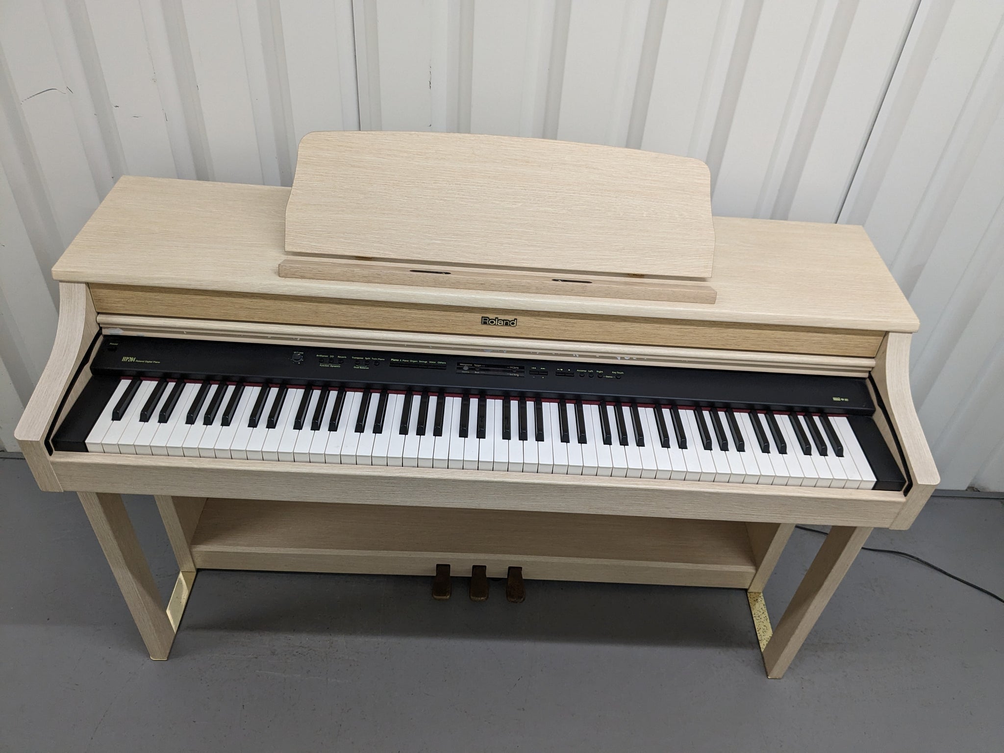 Roland HP-204 Premium Digital Piano light oak (white ash) Stock nr