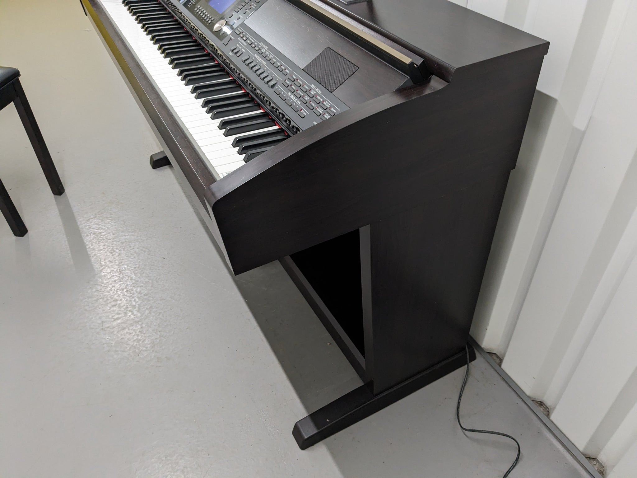 Yamaha Clavinova CVP-403 Digital Piano arranger and stool in
