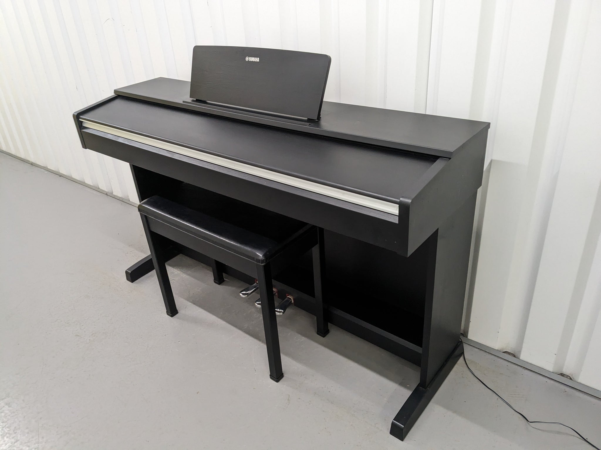 引取限定★YAMAHA デジタルピアノ ARIUS YDP-142B 椅子付き Yamaha Arius YDP-142B Digital Piano in black weighted keys
