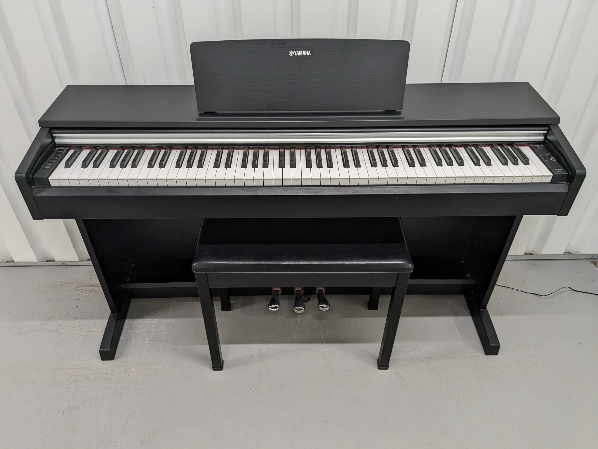 Yamaha Arius YDP-142 Digital Piano and stool in satin black Stock