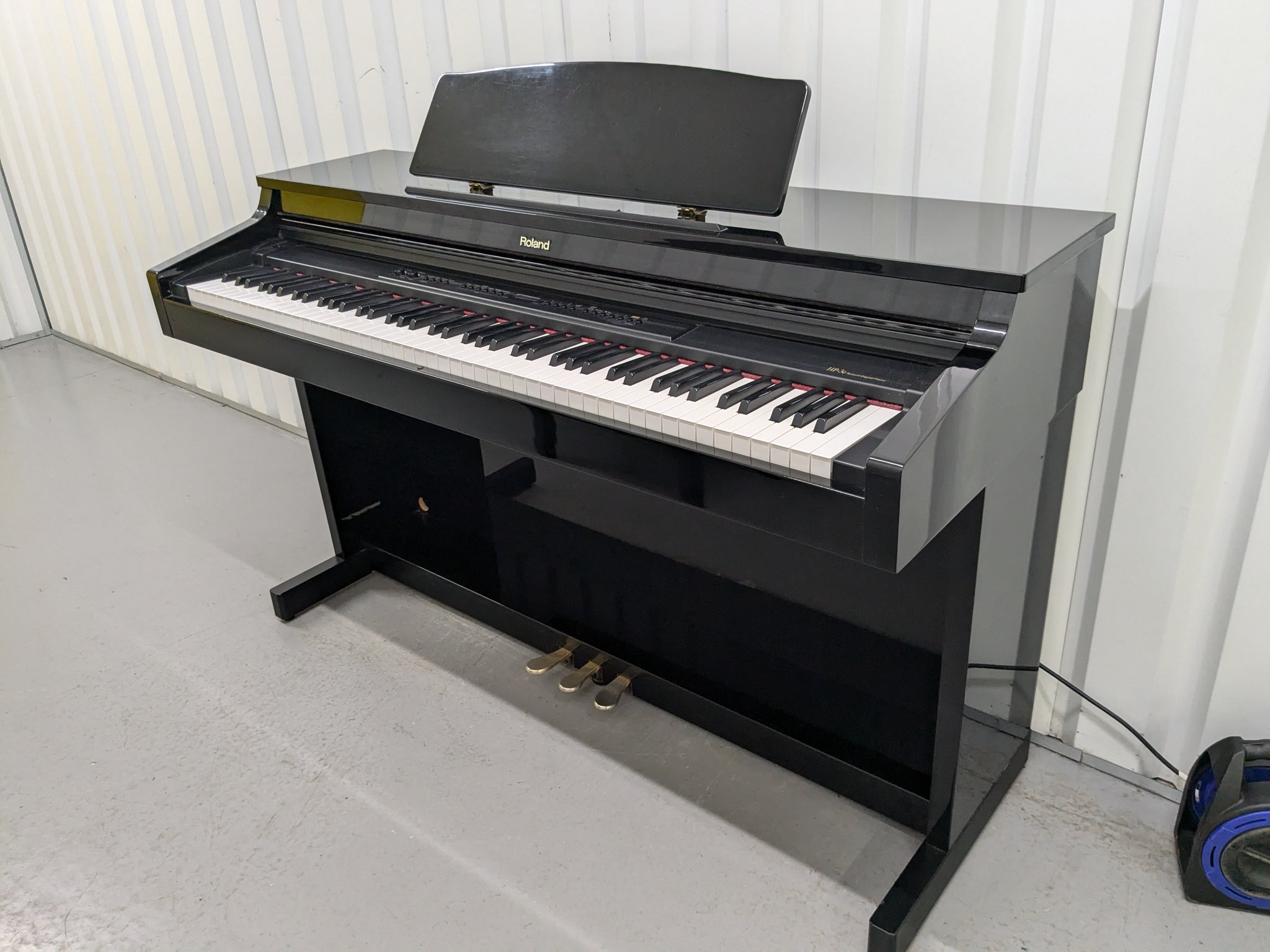 Roland HP-3e Digital Piano and stool in glossy black polished