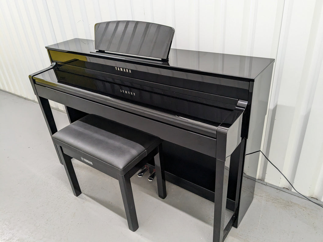 Yamaha Clavinova CLP-535 CLP-535PE Digital Piano in gloss black stock # 24312