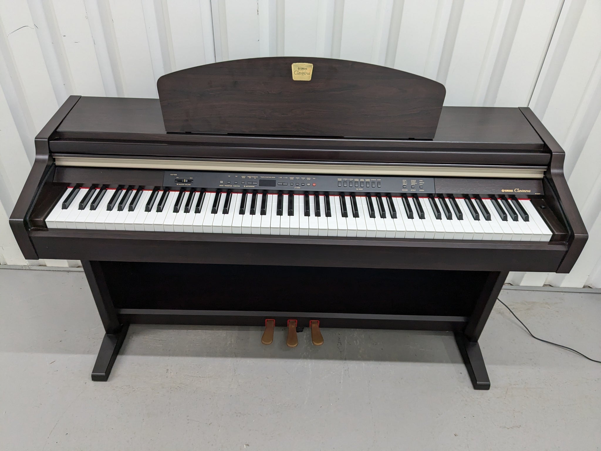 ヤマハクラビノーバCLP-930　 Yamaha Clavinova CLP-930 Digital Piano in dark rosewood finish