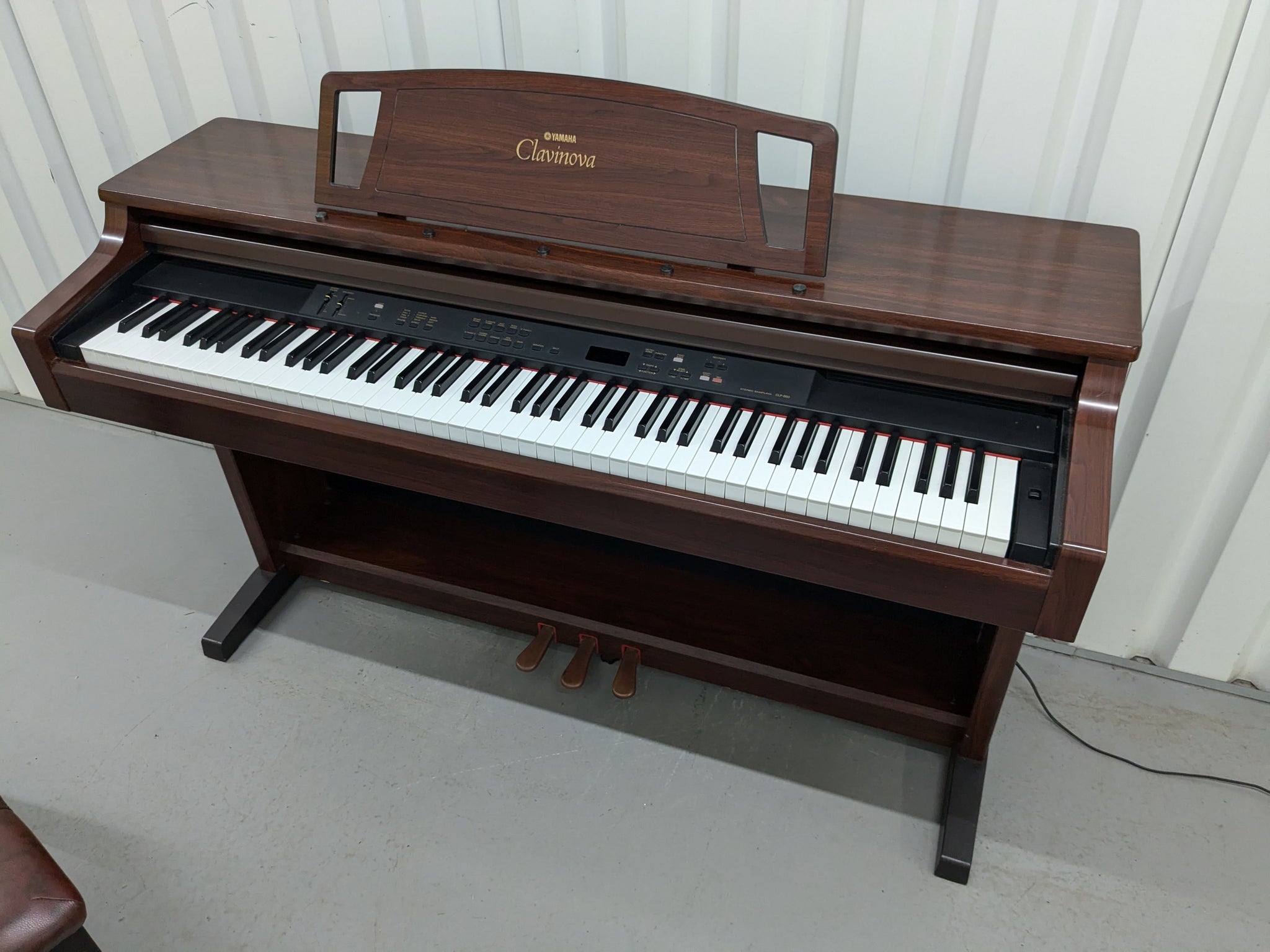 Yamaha Clavinova CLP-860 Digital Piano and stool in mahogany stock # 2 –  Sulinda Music