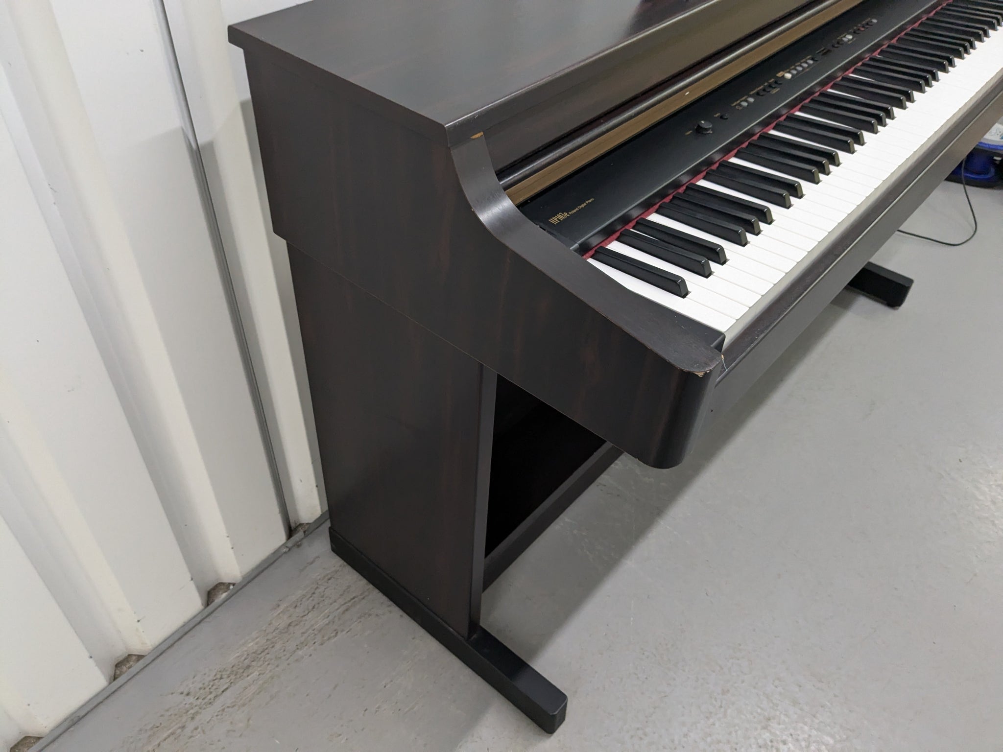 Roland HP103e digital piano in dark rosewood finish stock number