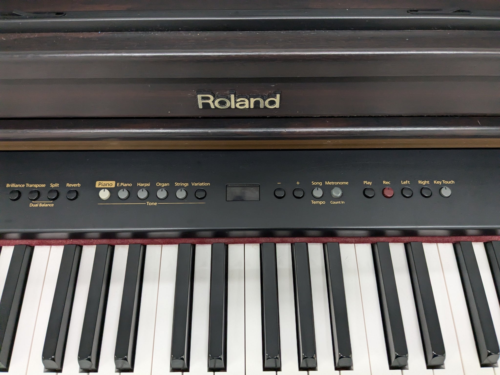 Roland HP103e digital piano in dark rosewood finish stock number