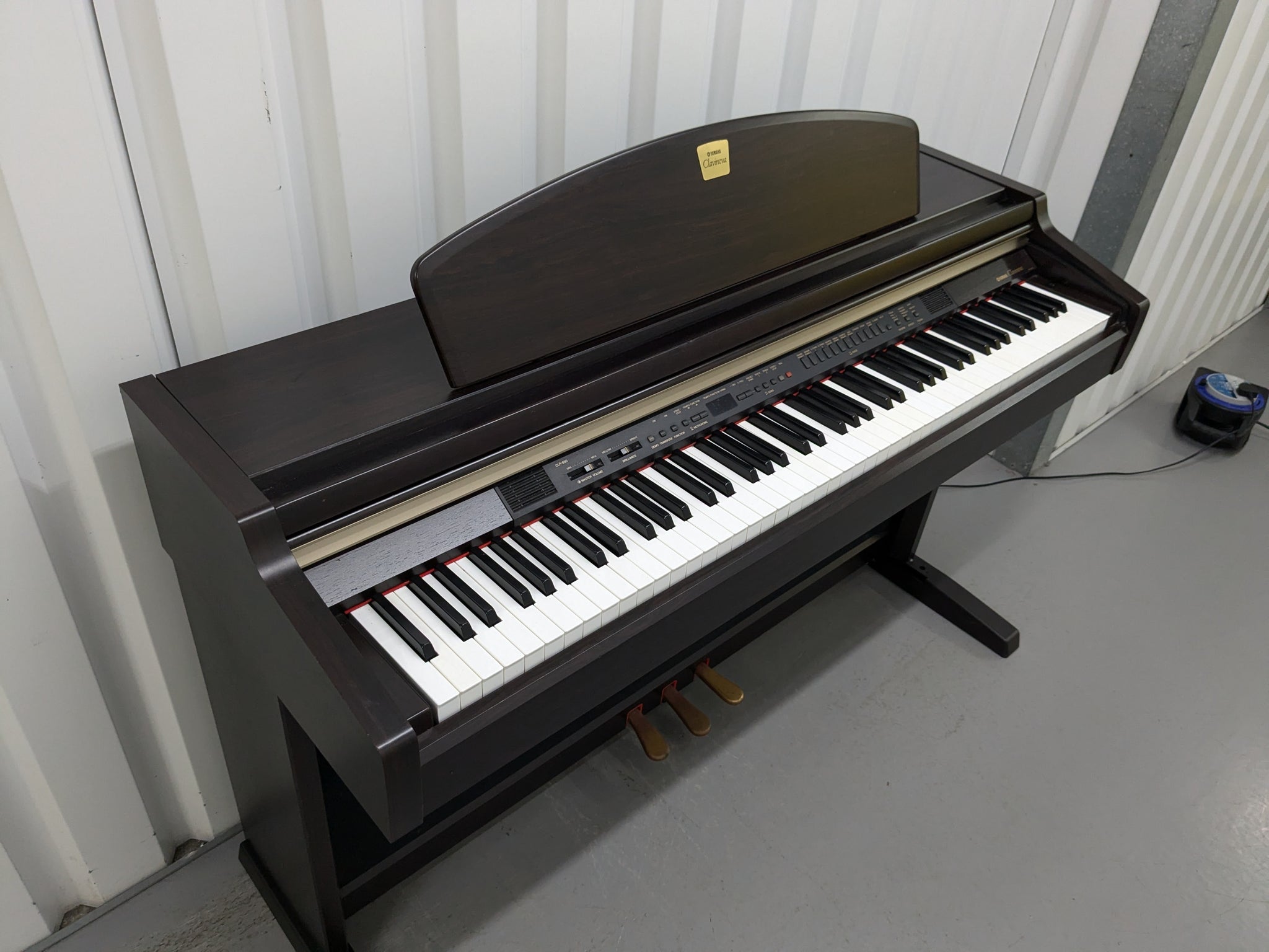 Yamaha Clavinova CLP-950 digital piano in dark rosewood finish