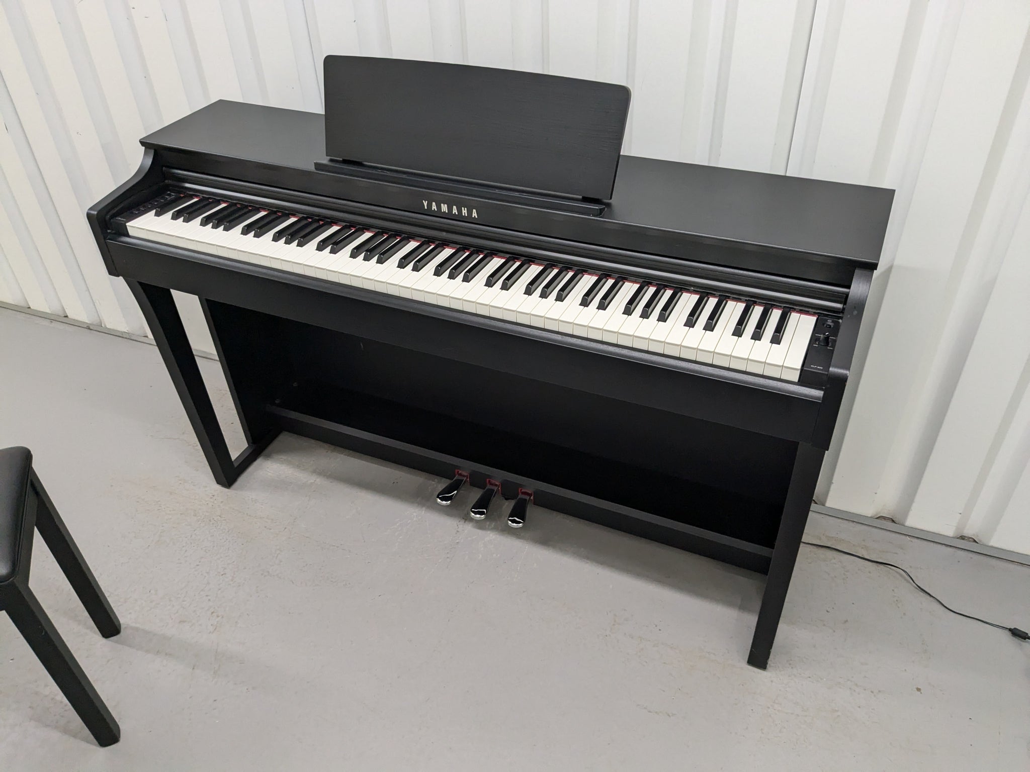 Yamaha clavinova CLP-625 digital piano in satin black colour stock 