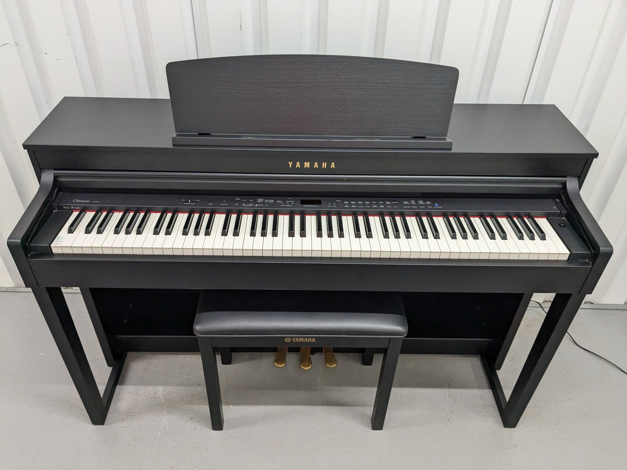 Yamaha Clavinova CLP-470 in satin black with wooden keys action +