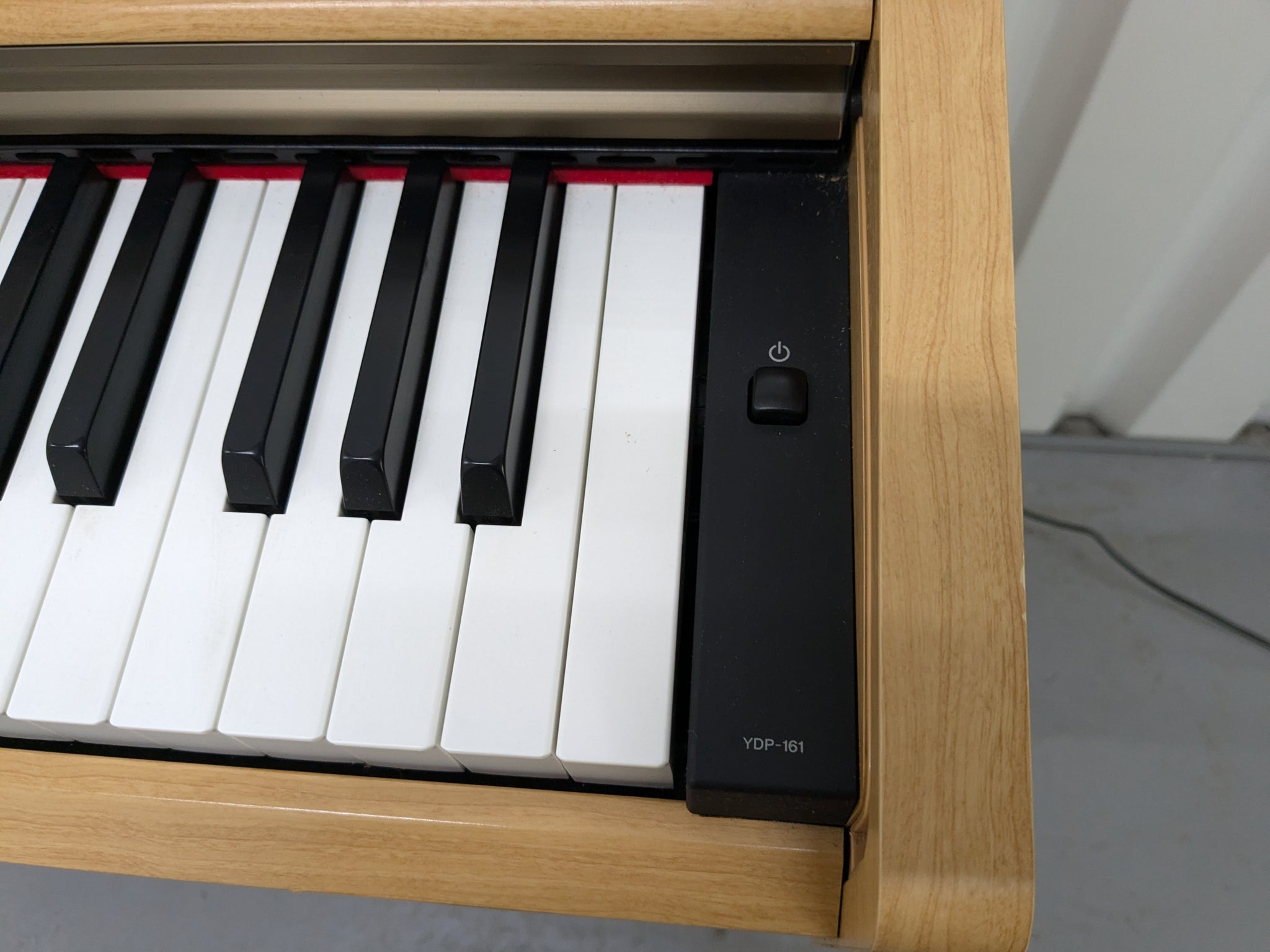Yamaha Arius YDP-161 Digital Piano cherry wood clavinova keyboard
