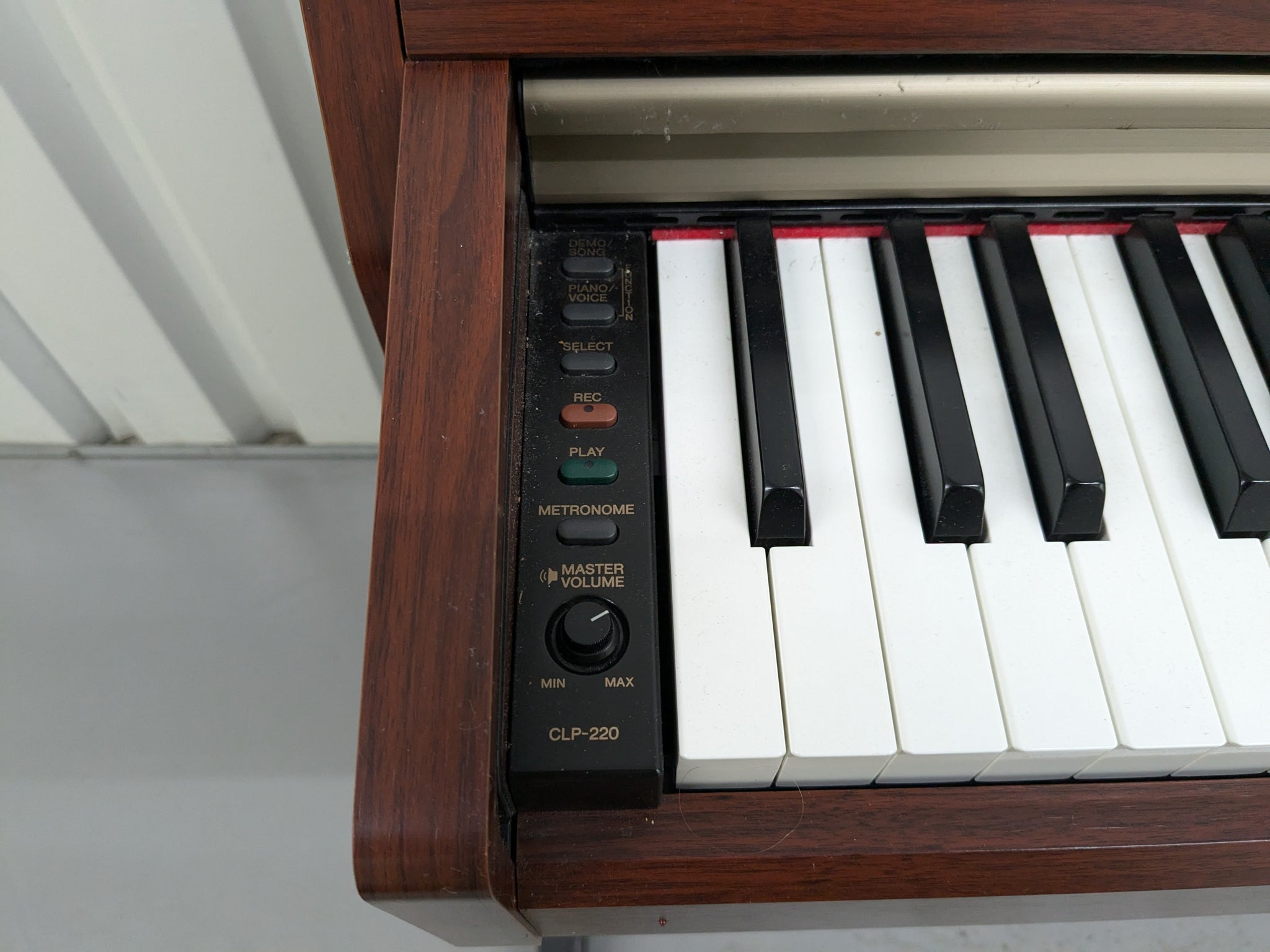 2*K様 Yamaha CLP-220 デジタルピアノ Clavinova CLP-220 - Yamaha Clavinova CLP-220 - Audiofanzine