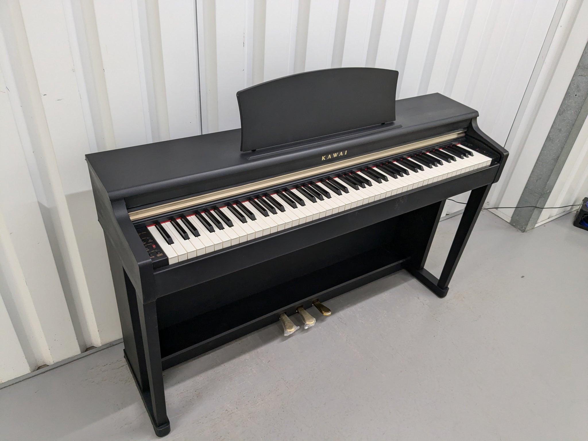 Kawai digital piano CN24 In black Finish stock number 24395