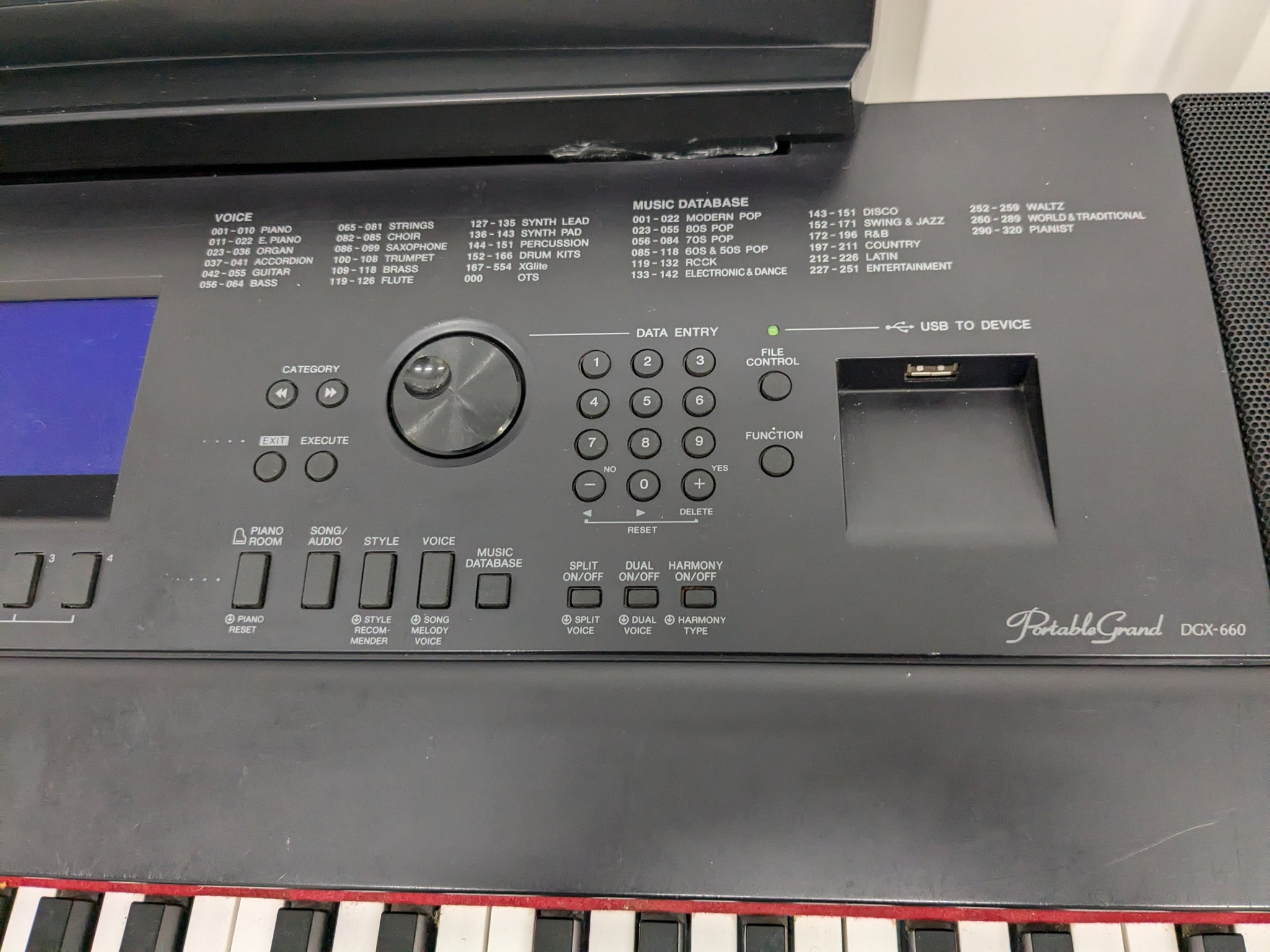 Yamaha DGX-660 black portable grand piano keyboard and stand with