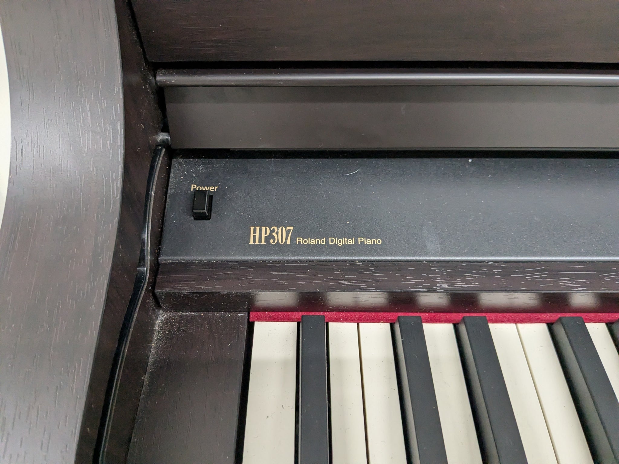 Roland HP-307 Digital Piano in dark rosewood wooden action keys