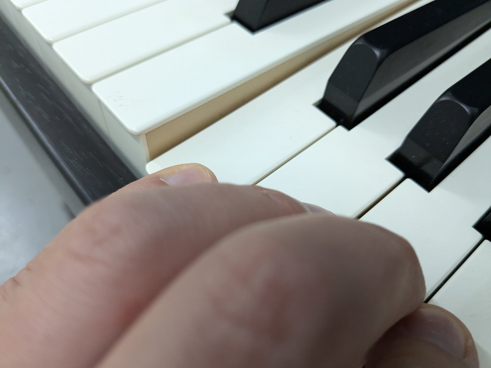 Roland HP-307 Digital Piano in dark rosewood wooden action keys