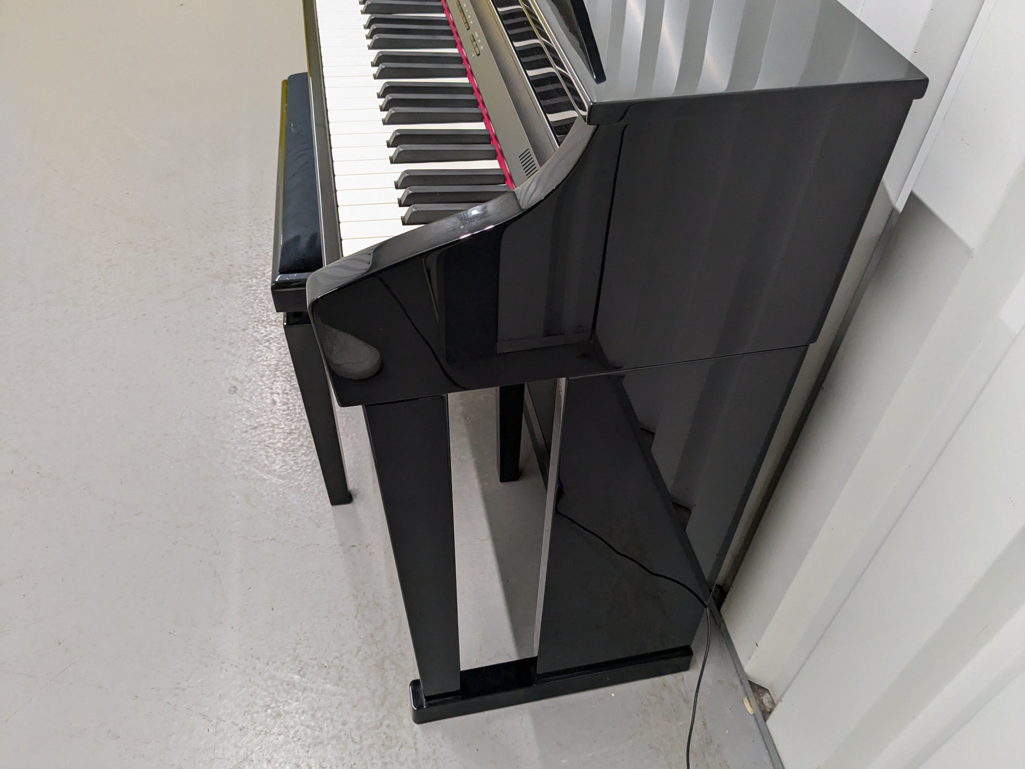 Roland HP506 Digital Piano glossy black wooden action keys + stool