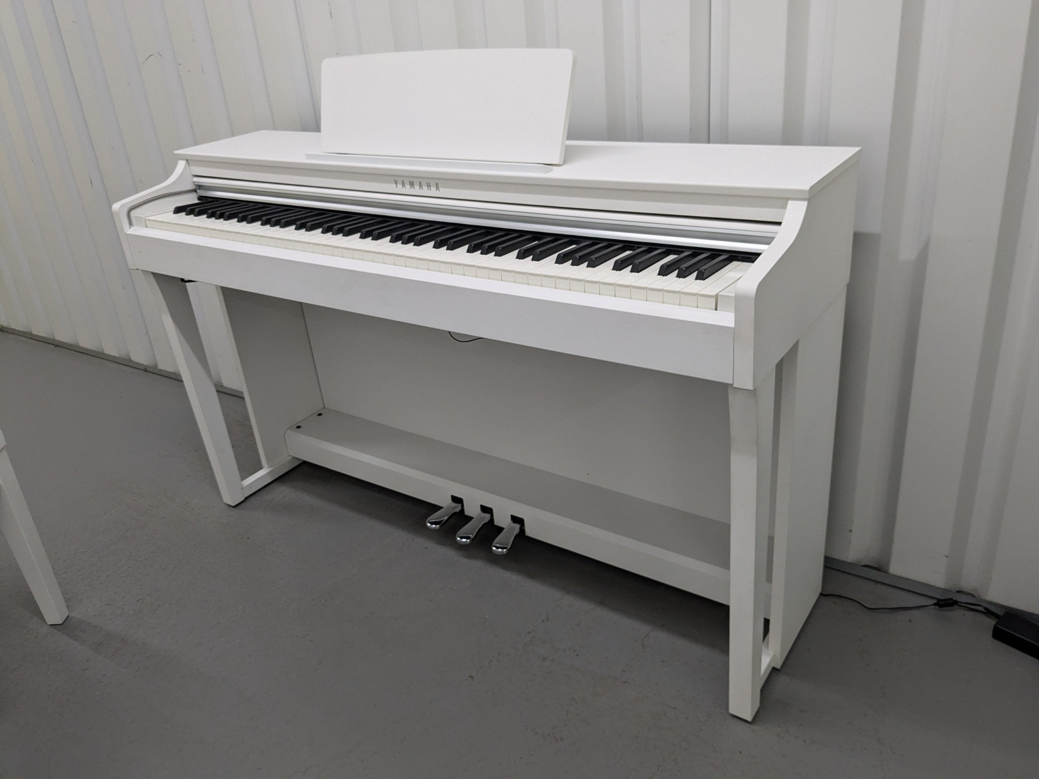 Yamaha Clavinova CLP-625 digital piano and stool in satin white