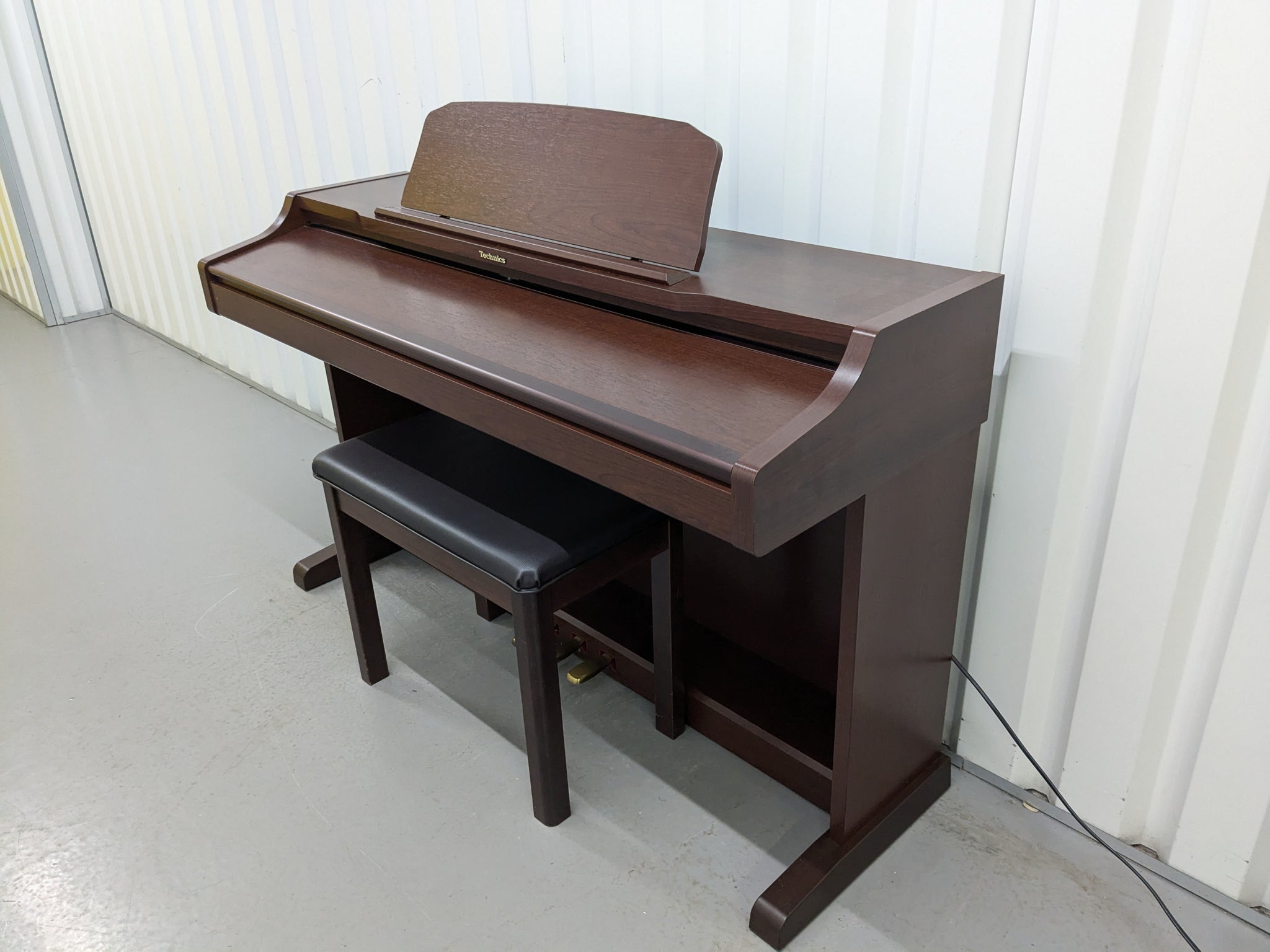 TECHNICS SX-PX552 DIGITAL PIANO AND STOOL IN MAHOGANY stock number 244 –  Sulinda Music