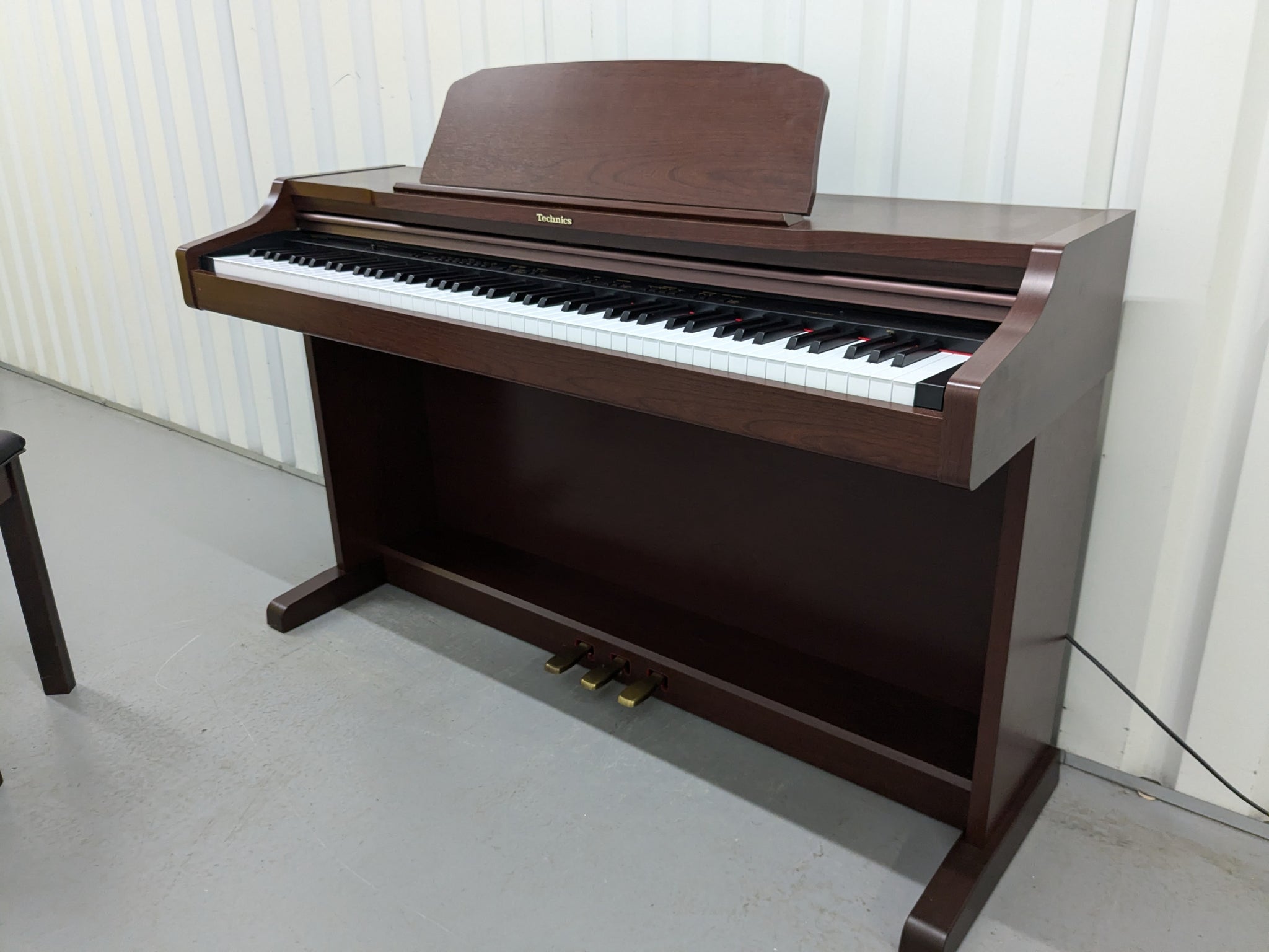 TECHNICS SX-PX552 DIGITAL PIANO AND STOOL IN MAHOGANY stock number 244 –  Sulinda Music