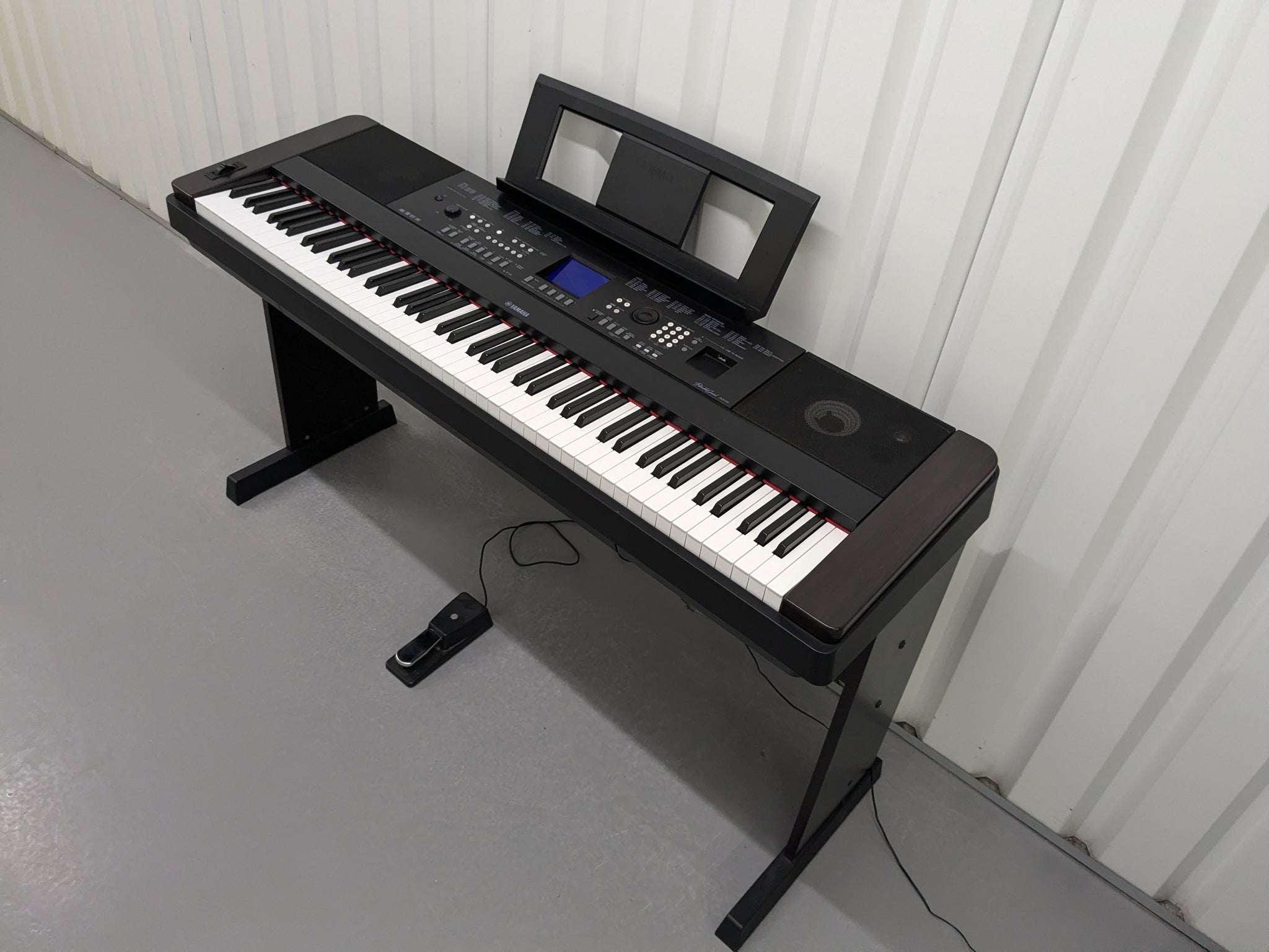 Yamaha DGX-650 rosewood portable grand piano keyboard and stand