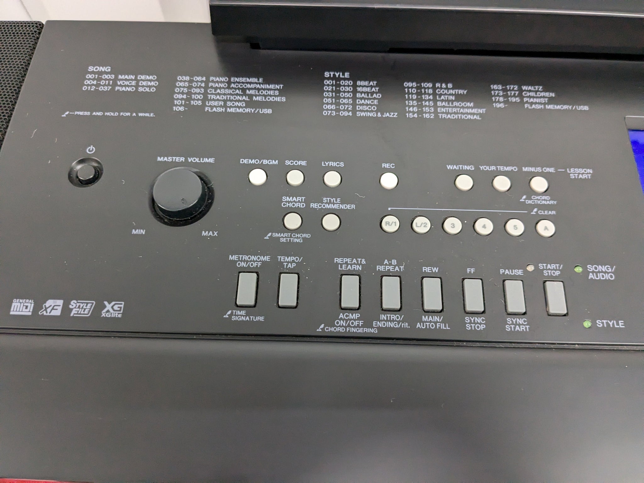 Yamaha DGX-650 rosewood portable grand piano keyboard and stand