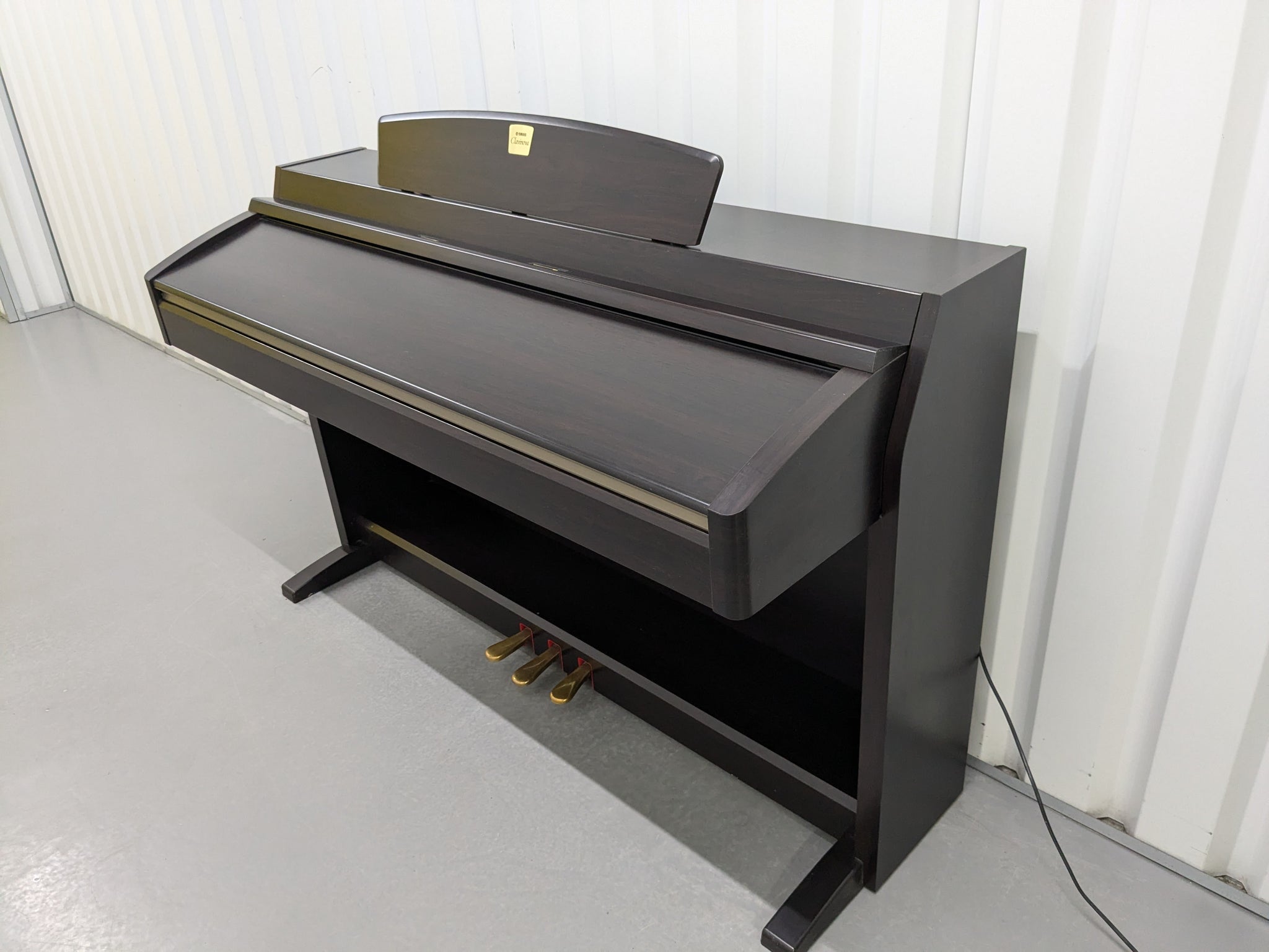 Yamaha Clavinova CLP-240 Digital Piano in dark rosewood stock nr 24487 –  Sulinda Music