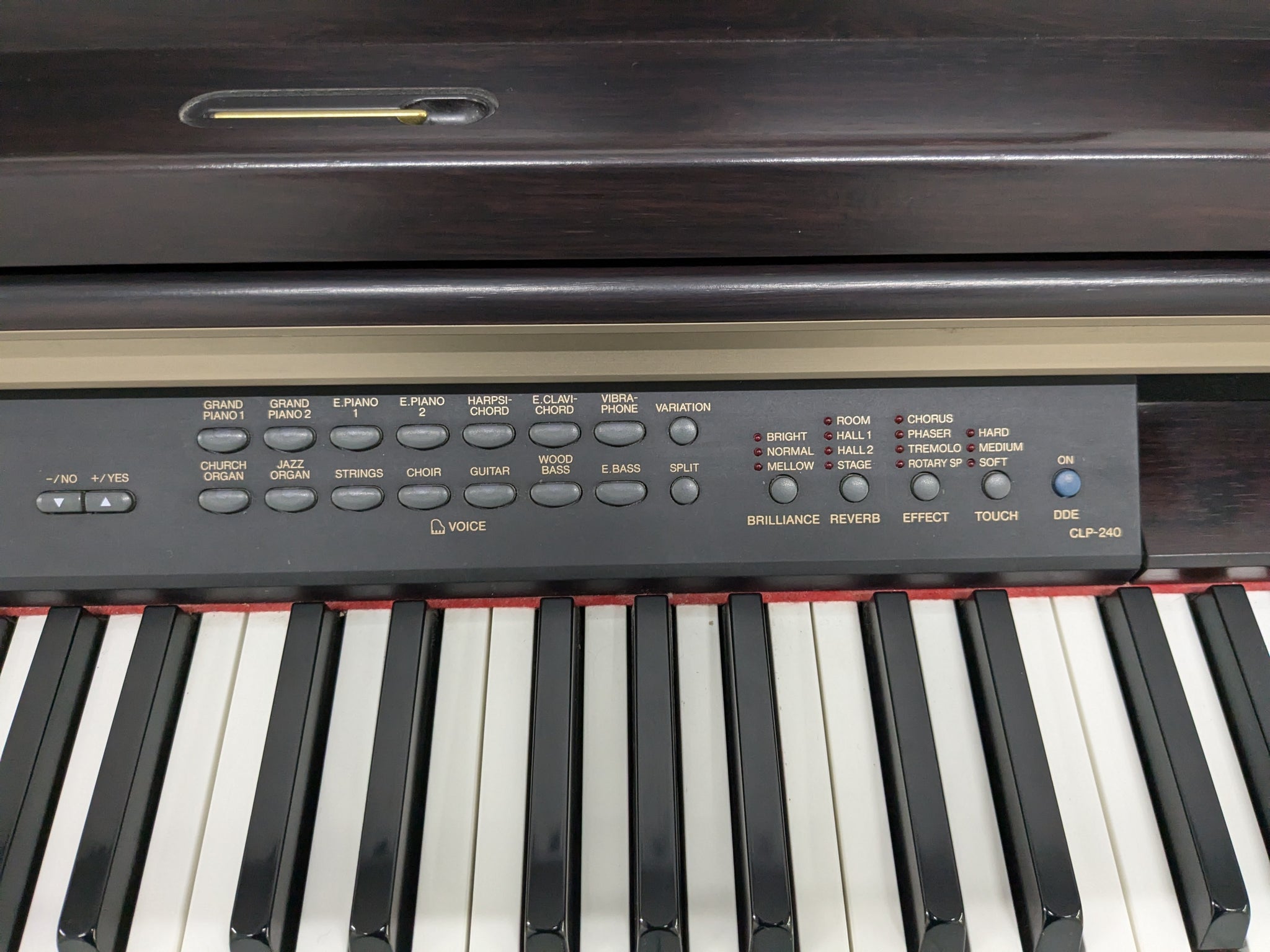Yamaha Clavinova CLP-240 Digital Piano in dark rosewood stock nr