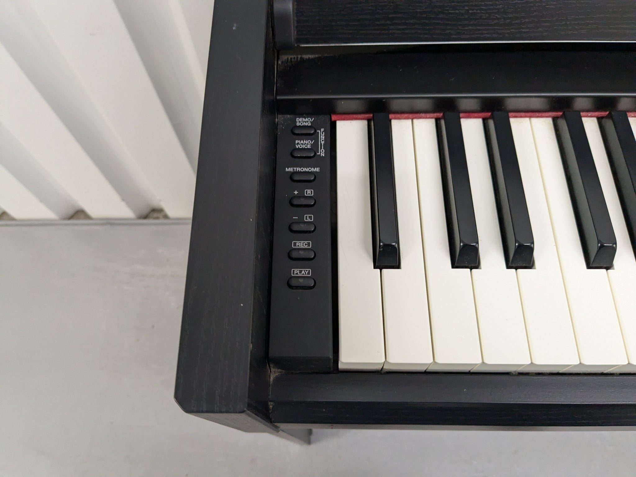 Yamaha Arius YDP-S52 black Digital Piano Slimline space saver 