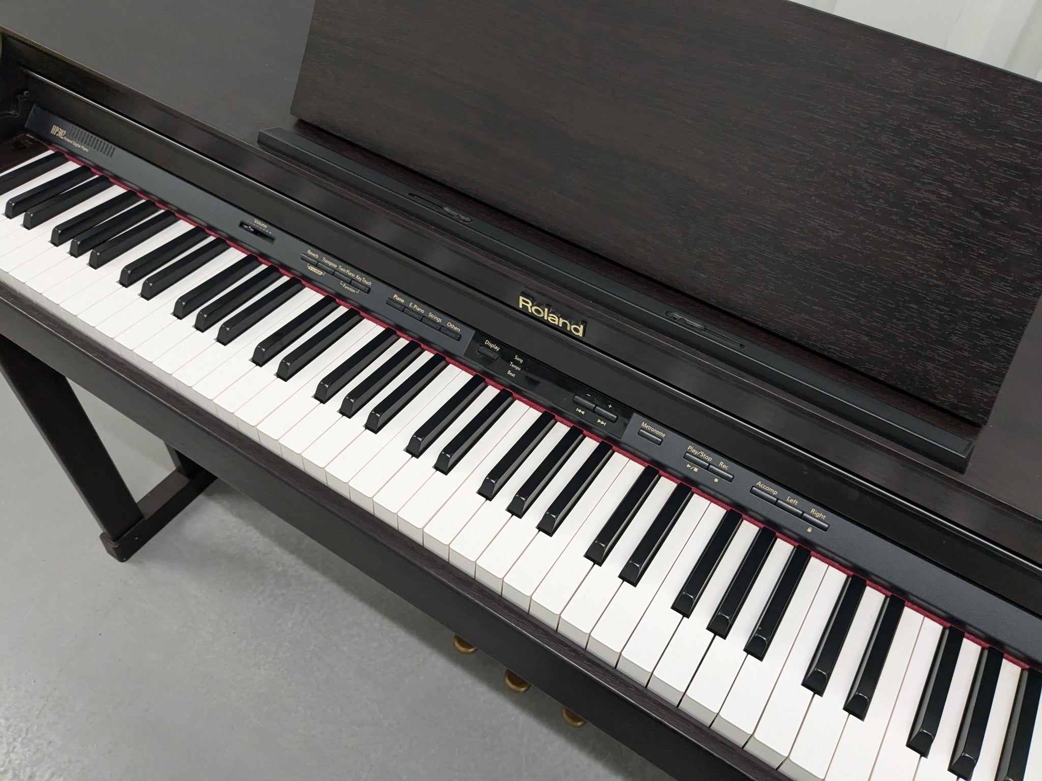 Roland HP302 digital piano and stool in dark rosewood finish stock