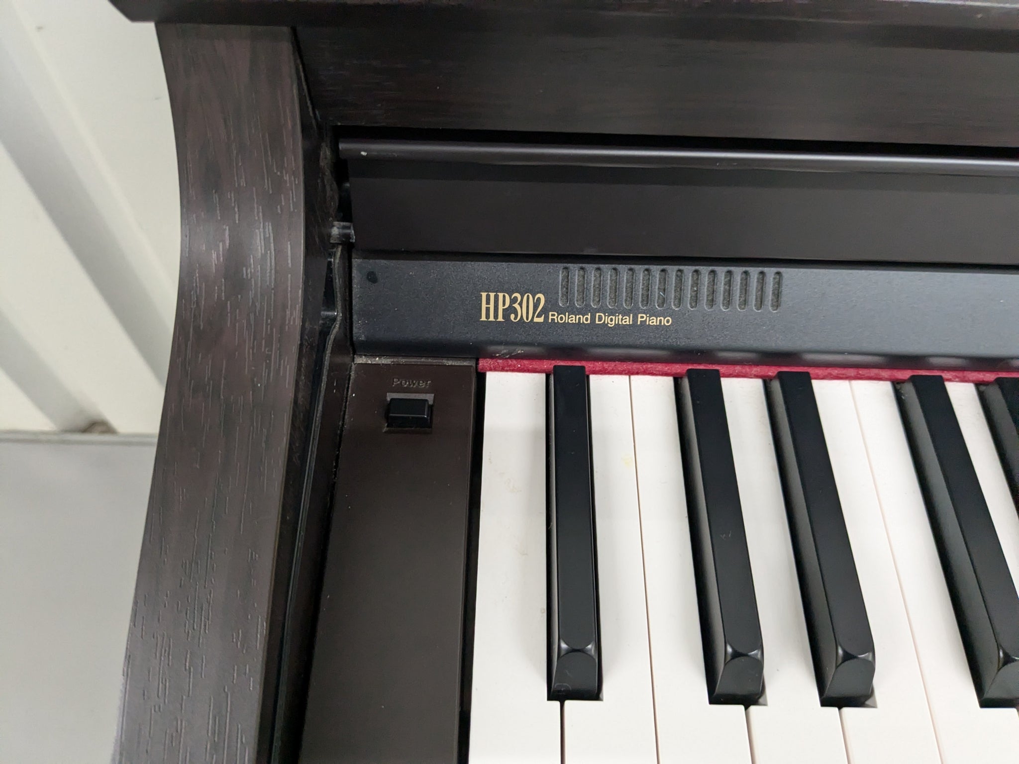 Roland HP302 digital piano and stool in dark rosewood finish stock